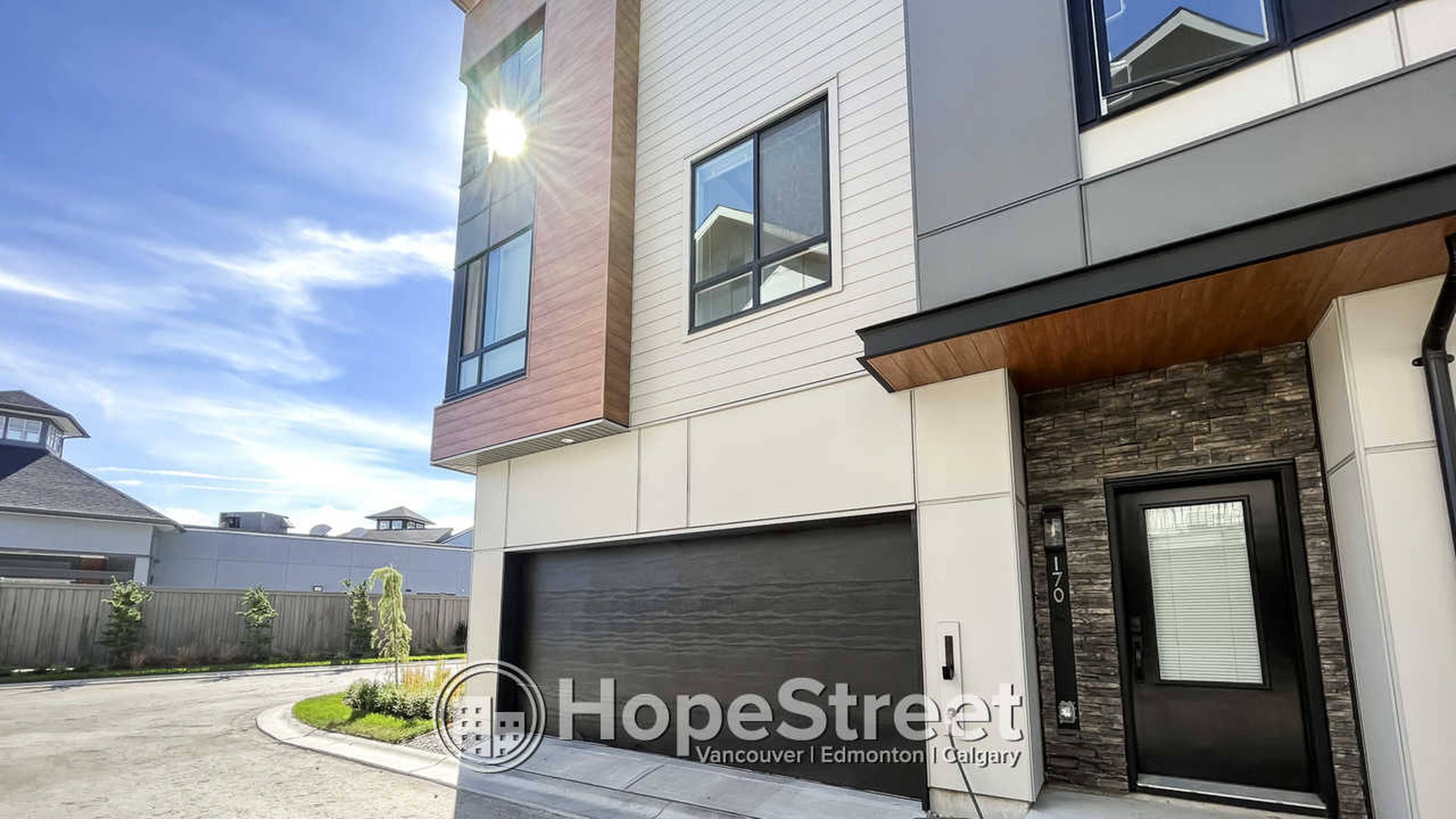 170 15088 Edmund Dr, Surrey, BC 3 Bedroom Townhouse for Rent liv.rent