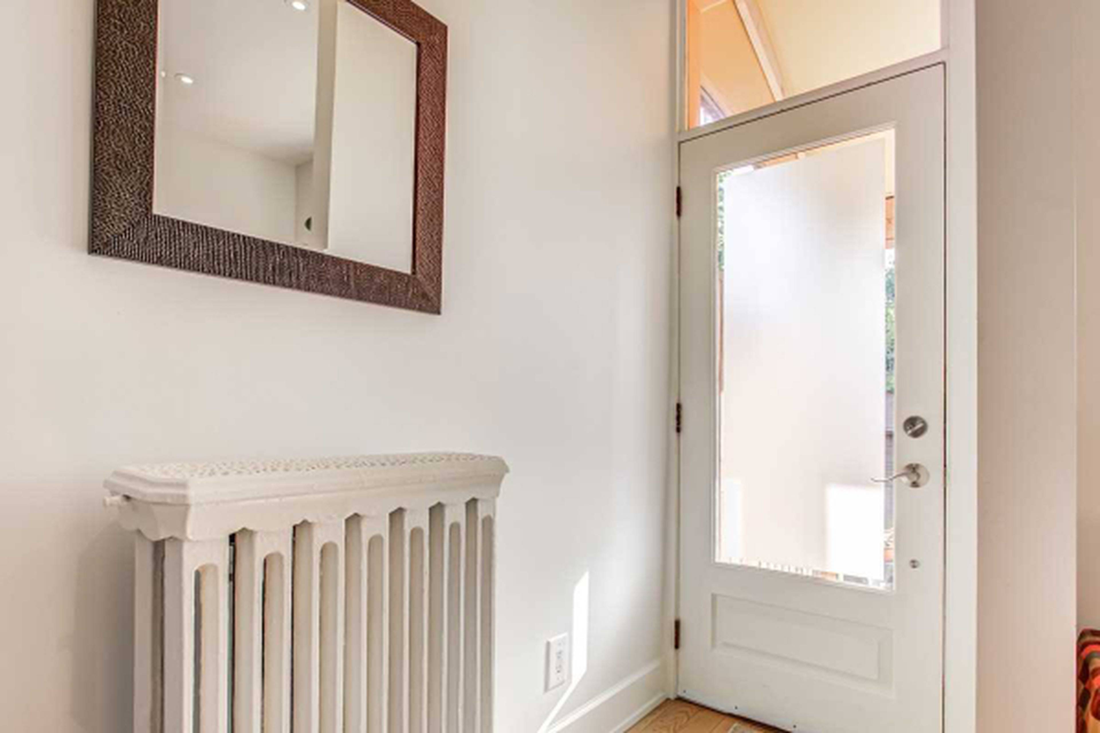 97 Jersey Ave, Toronto, ON 3 Bedroom House for Rent liv.rent