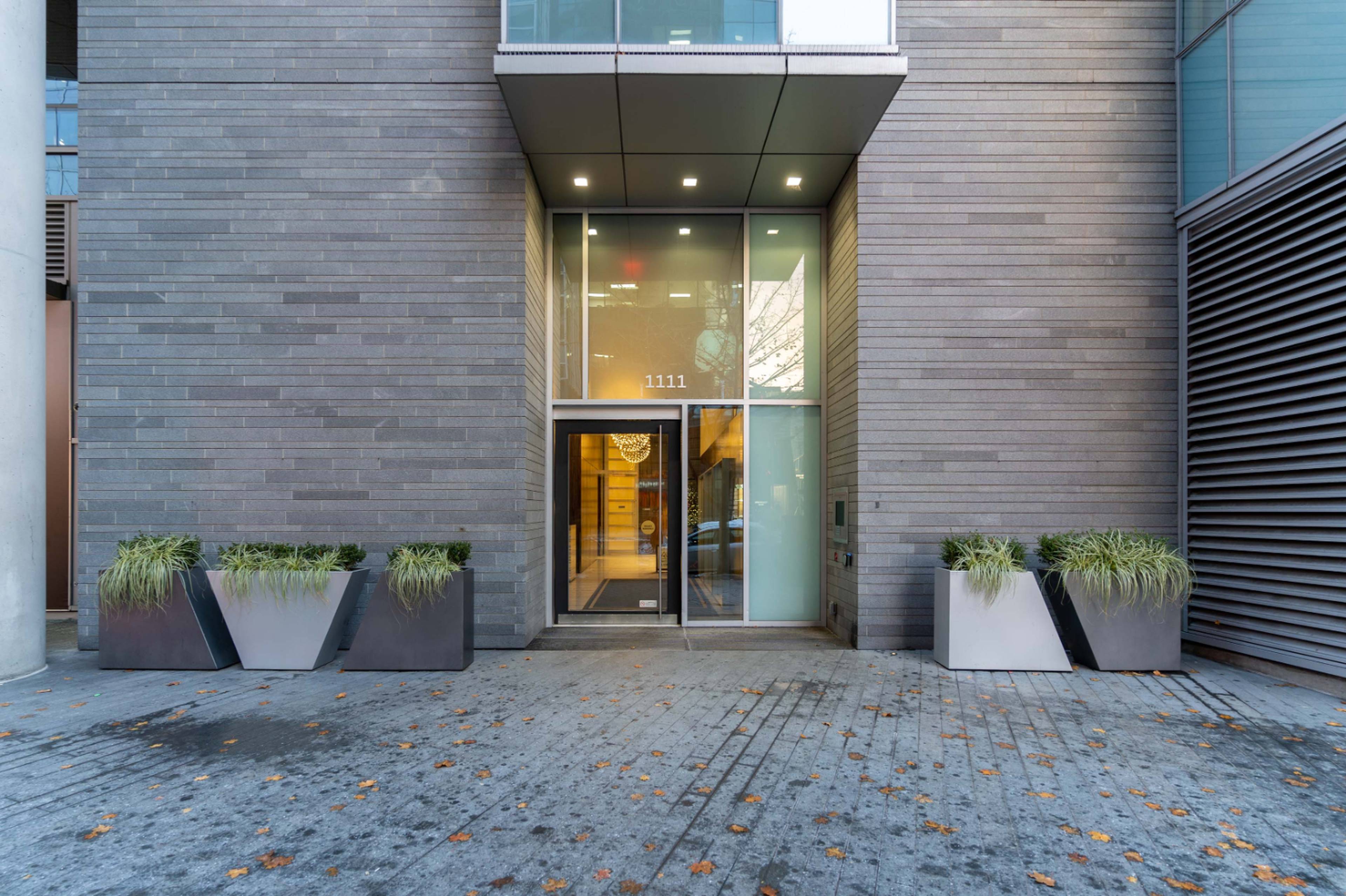 1 ch.  · 1 s. de bains for rent $3,450 / mois