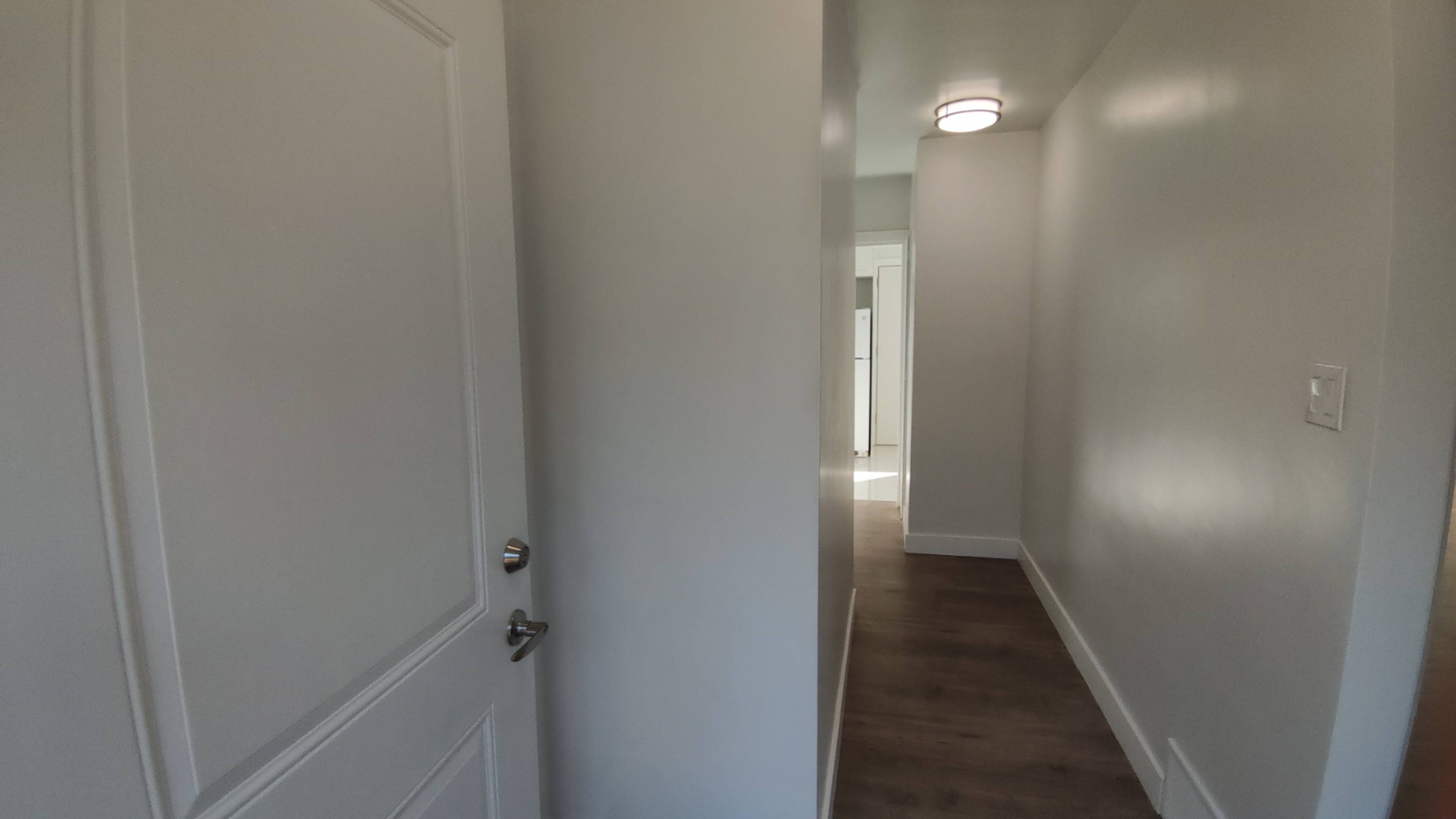 Main Suite 3786 Peter St, Burnaby, BC 3 Bedroom Room for Rent liv