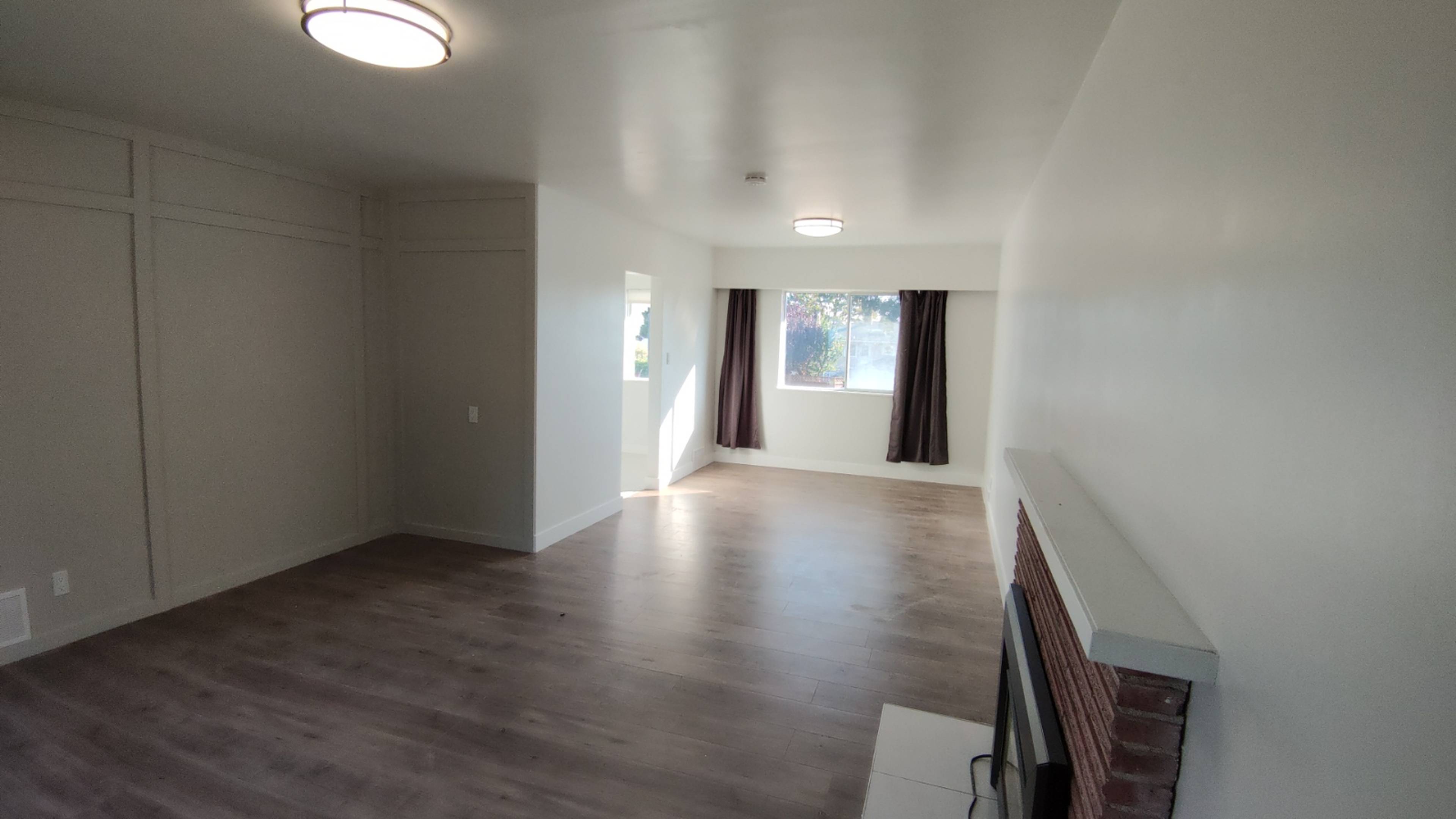 Main Suite 3786 Peter St, Burnaby, BC 3 Bedroom Room for Rent liv