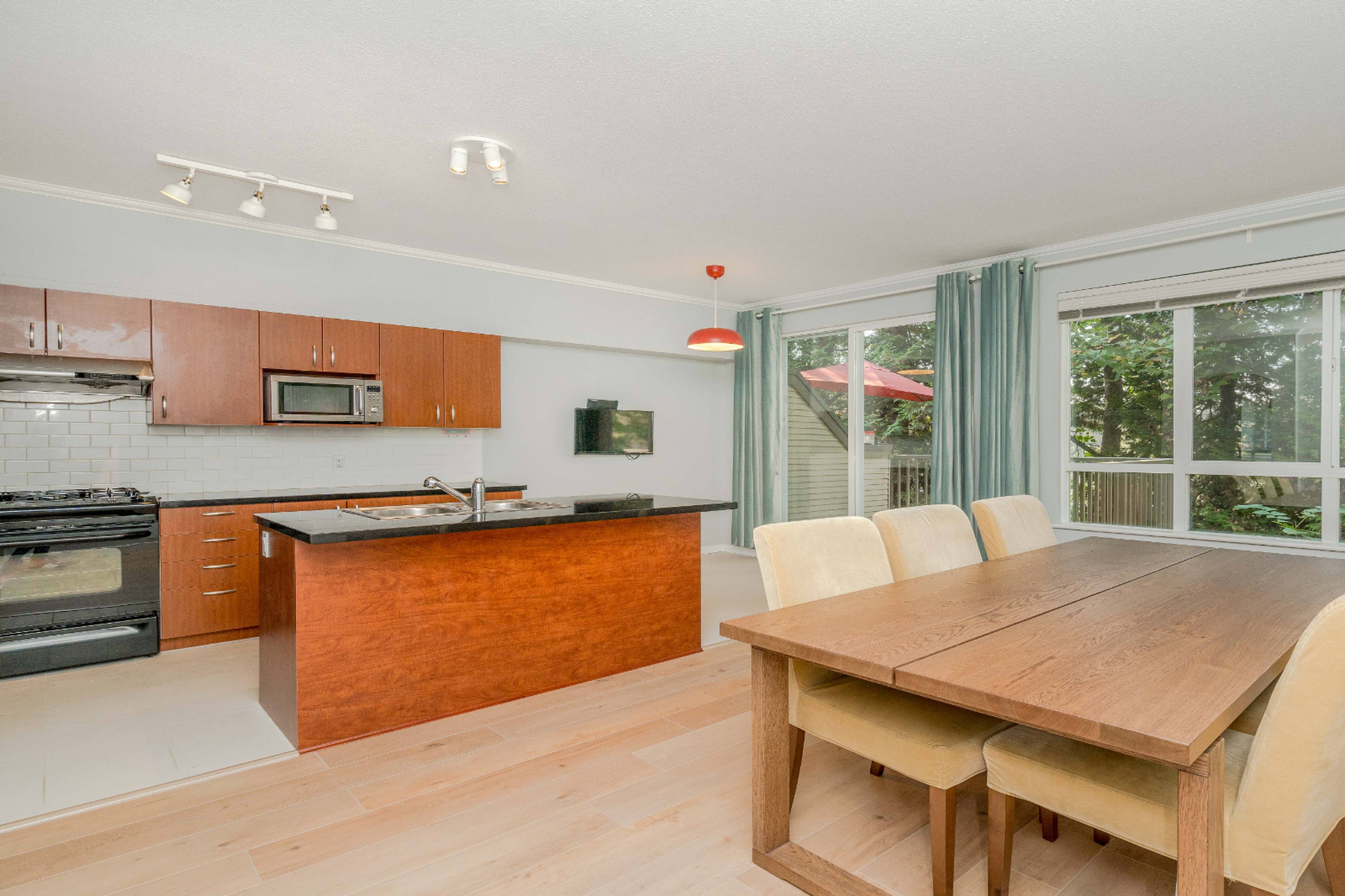 9133 Government St, Burnaby, BC 4 Bedroom Townhouse for Rent liv.rent