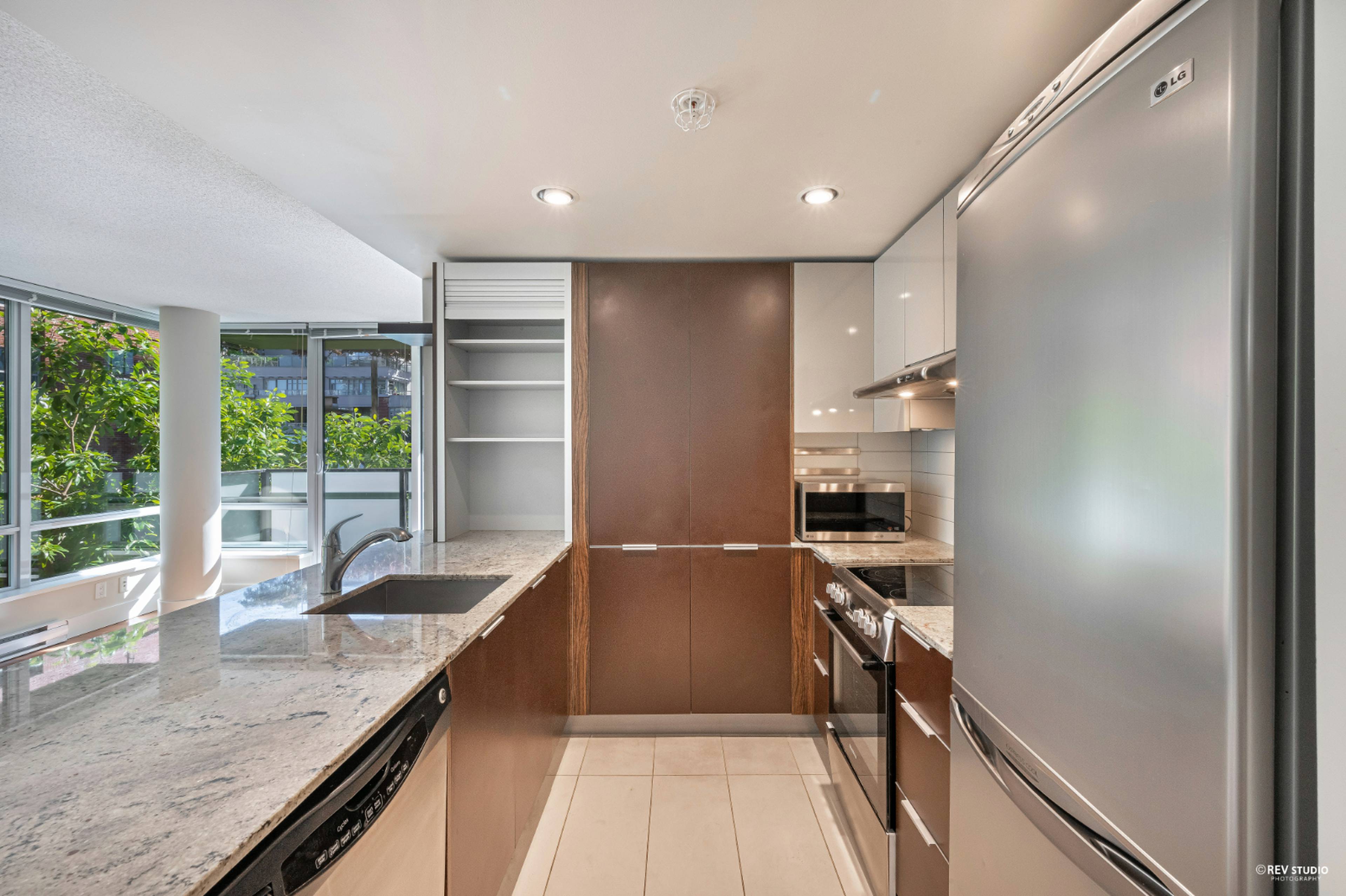 1088 Richards St, Vancouver, BC 2 Bedroom Apartment for Rent liv.rent