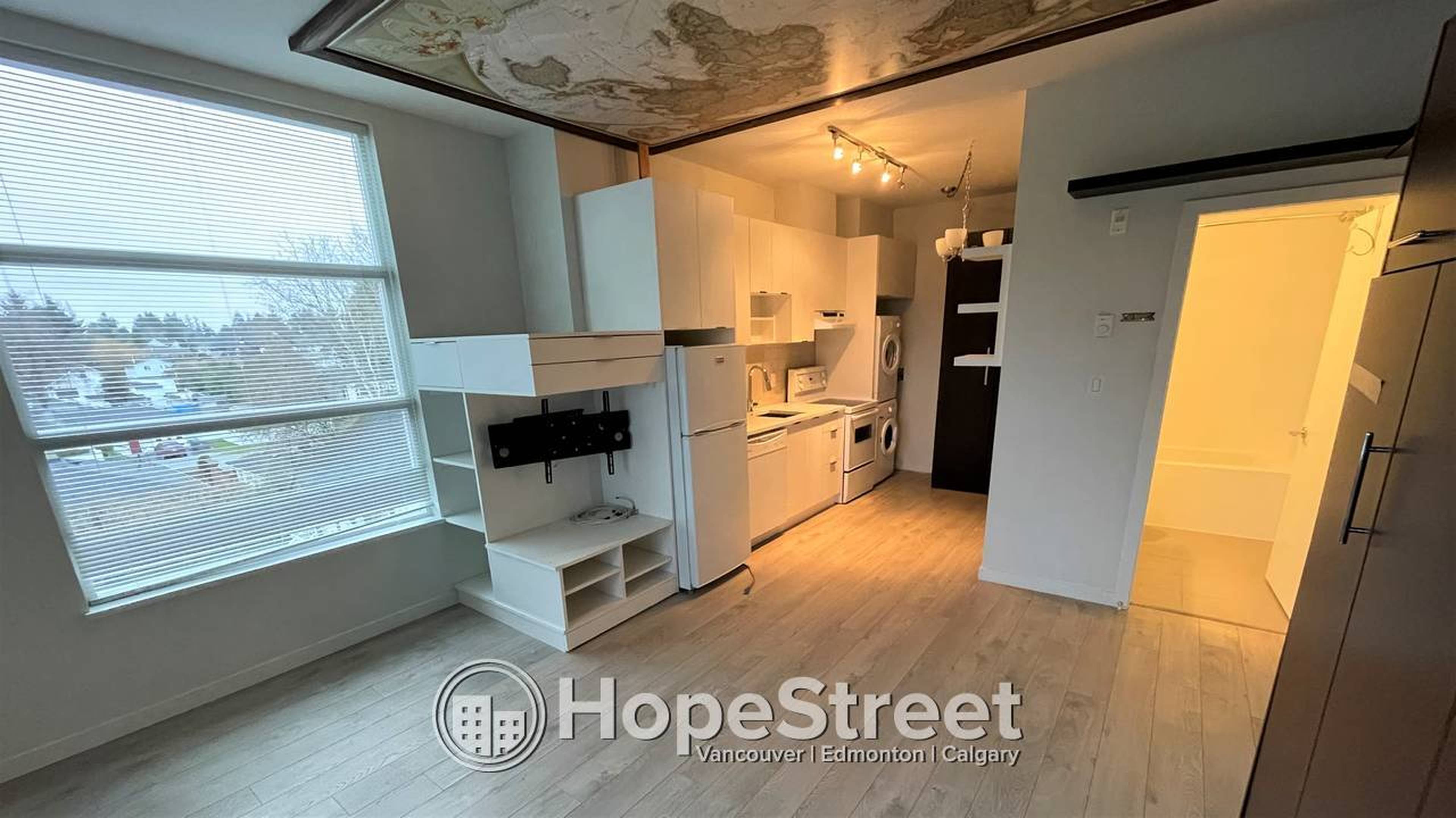 405 13678 Grosvenor Rd, Surrey, BC Studio Apartment for Rent liv.rent