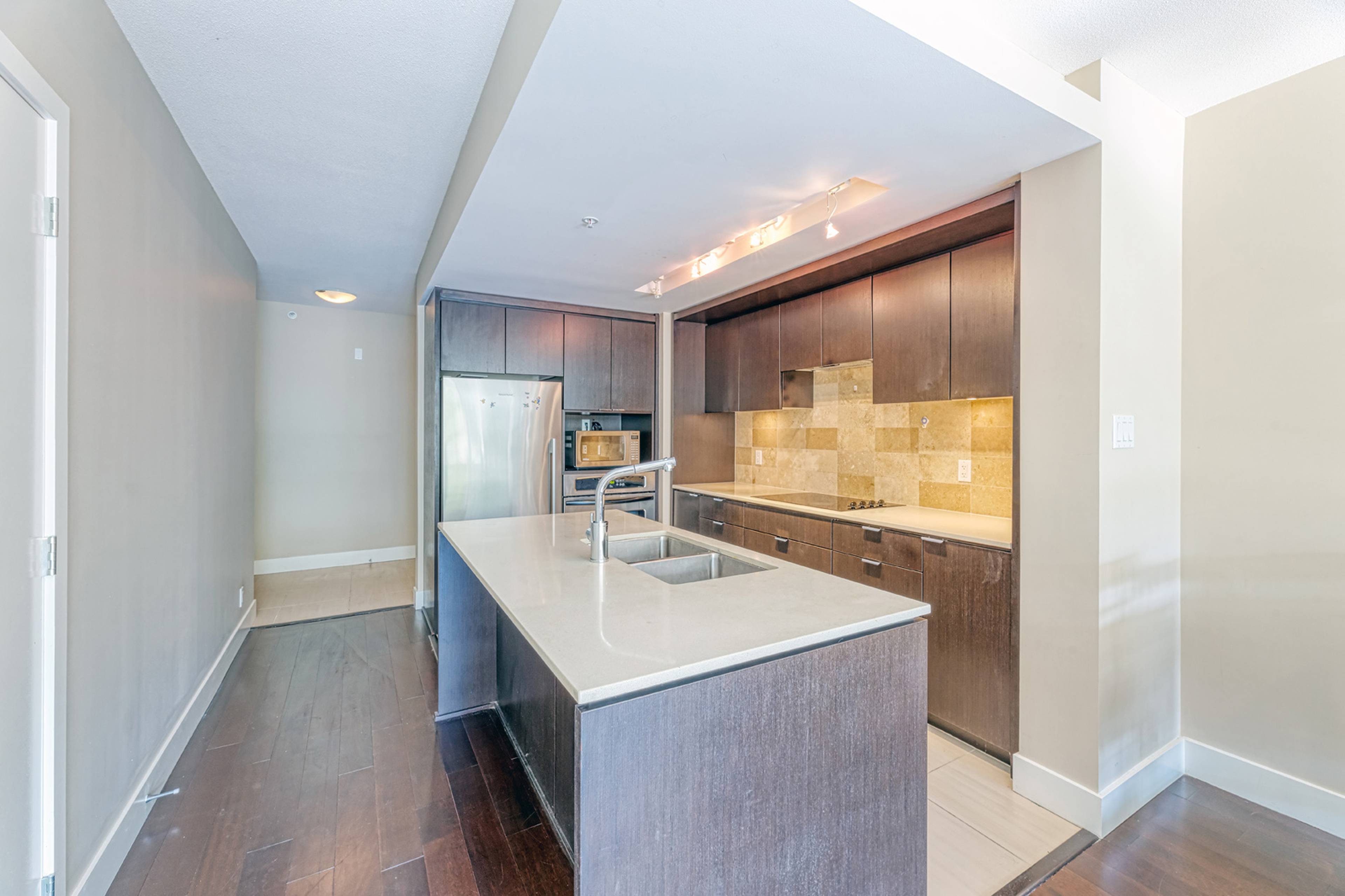 2 ch.  · 2 s. de bains for rent $3,550 / mois