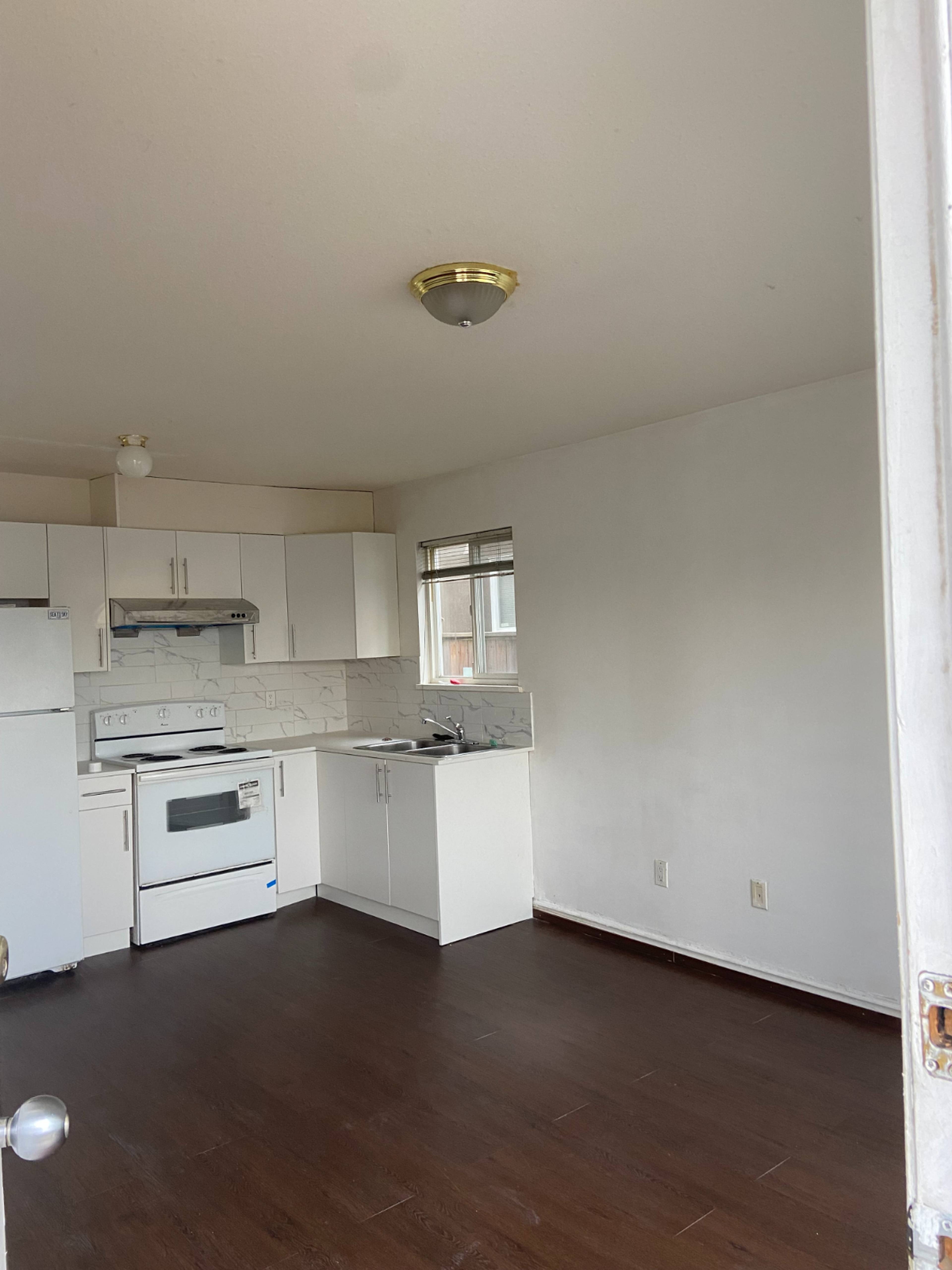 11th Ave, Burnaby, BC 2 Bedroom Room for Rent liv.rent