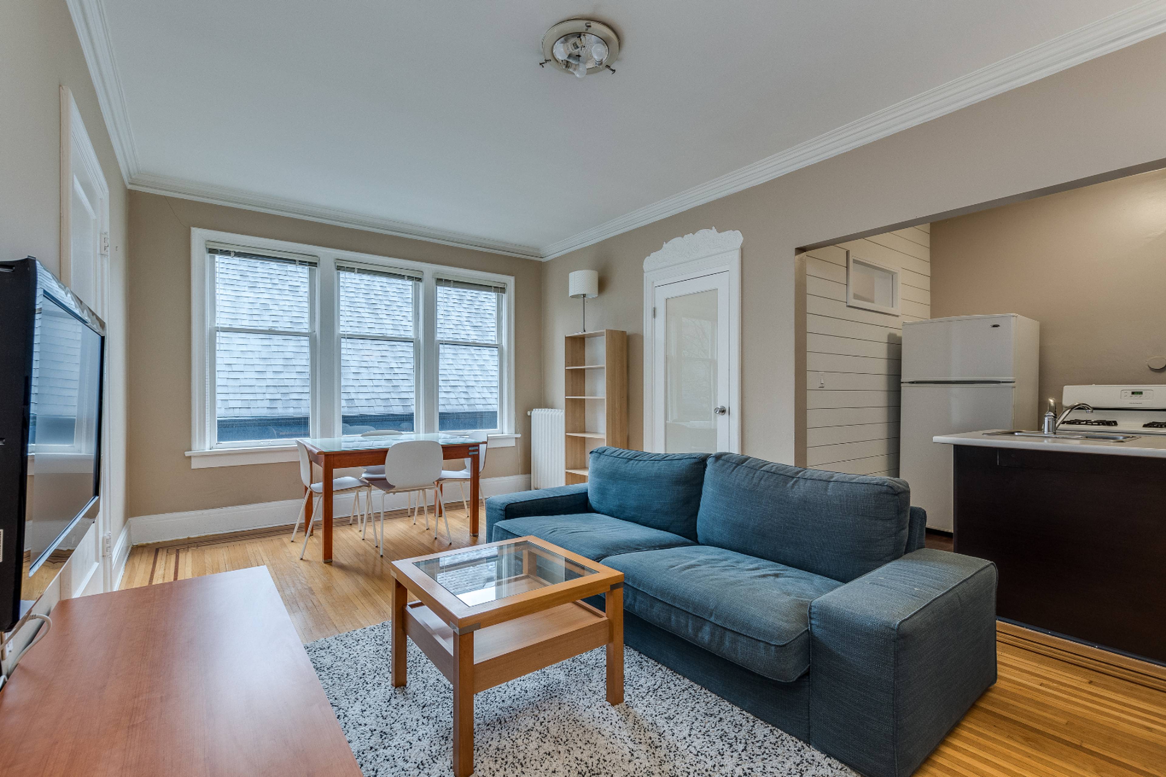 2 ch.  · 1 s. de bains for rent $3,450 / mois