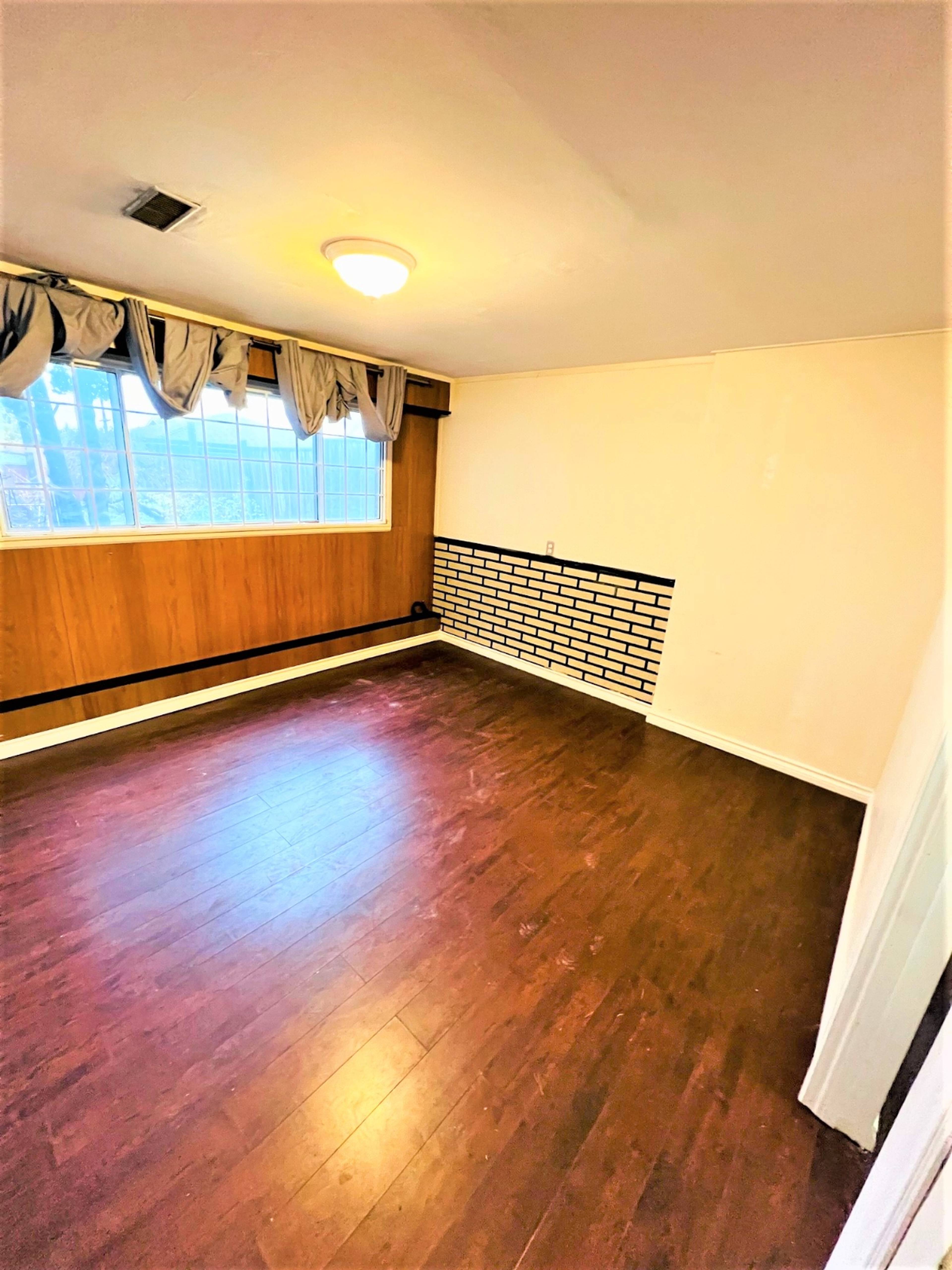 8234 11th Ave, Burnaby, BC 1 Bedroom Room for Rent liv.rent