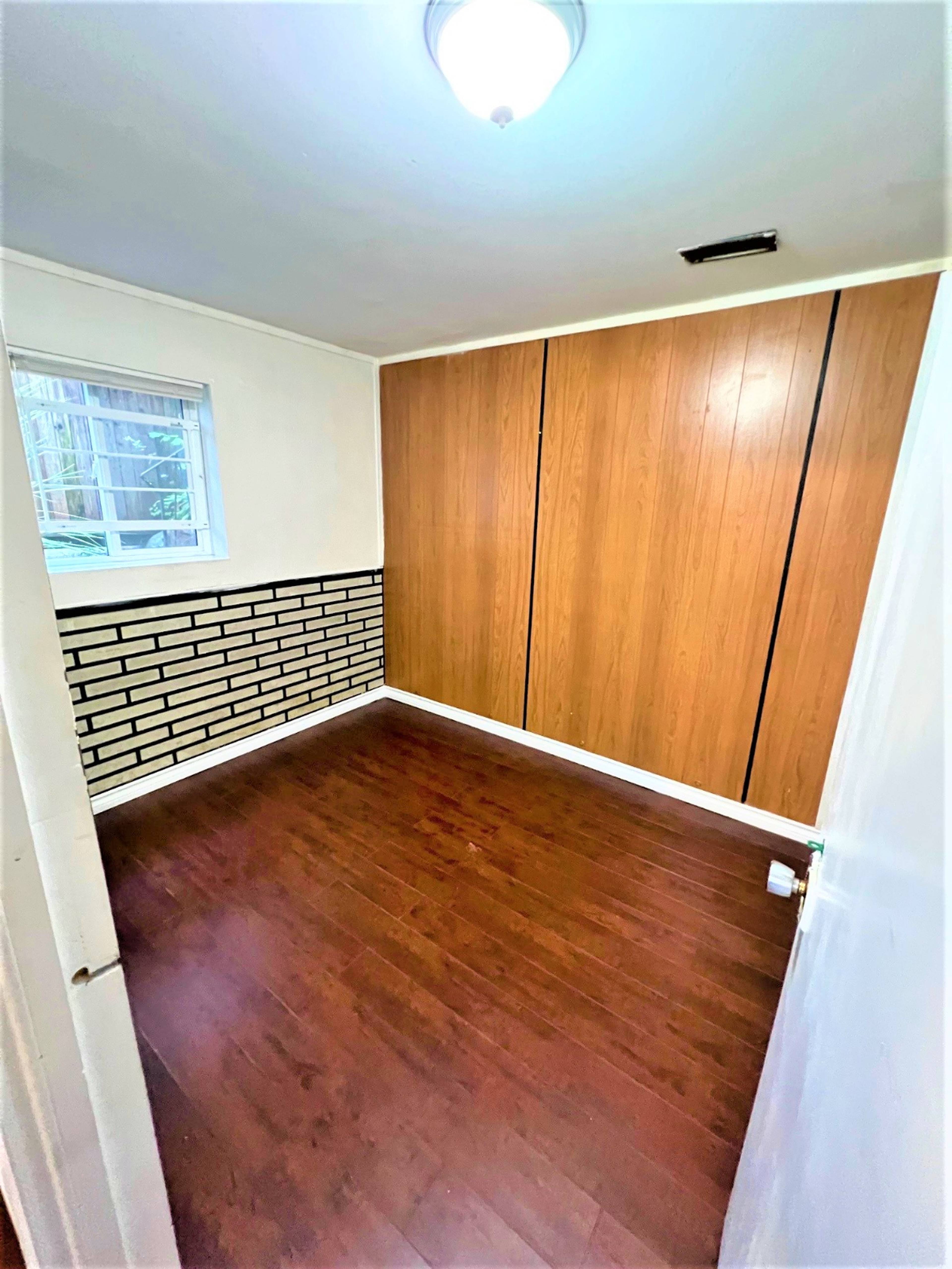 8234 11th Ave, Burnaby, BC 1 Bedroom Room for Rent liv.rent