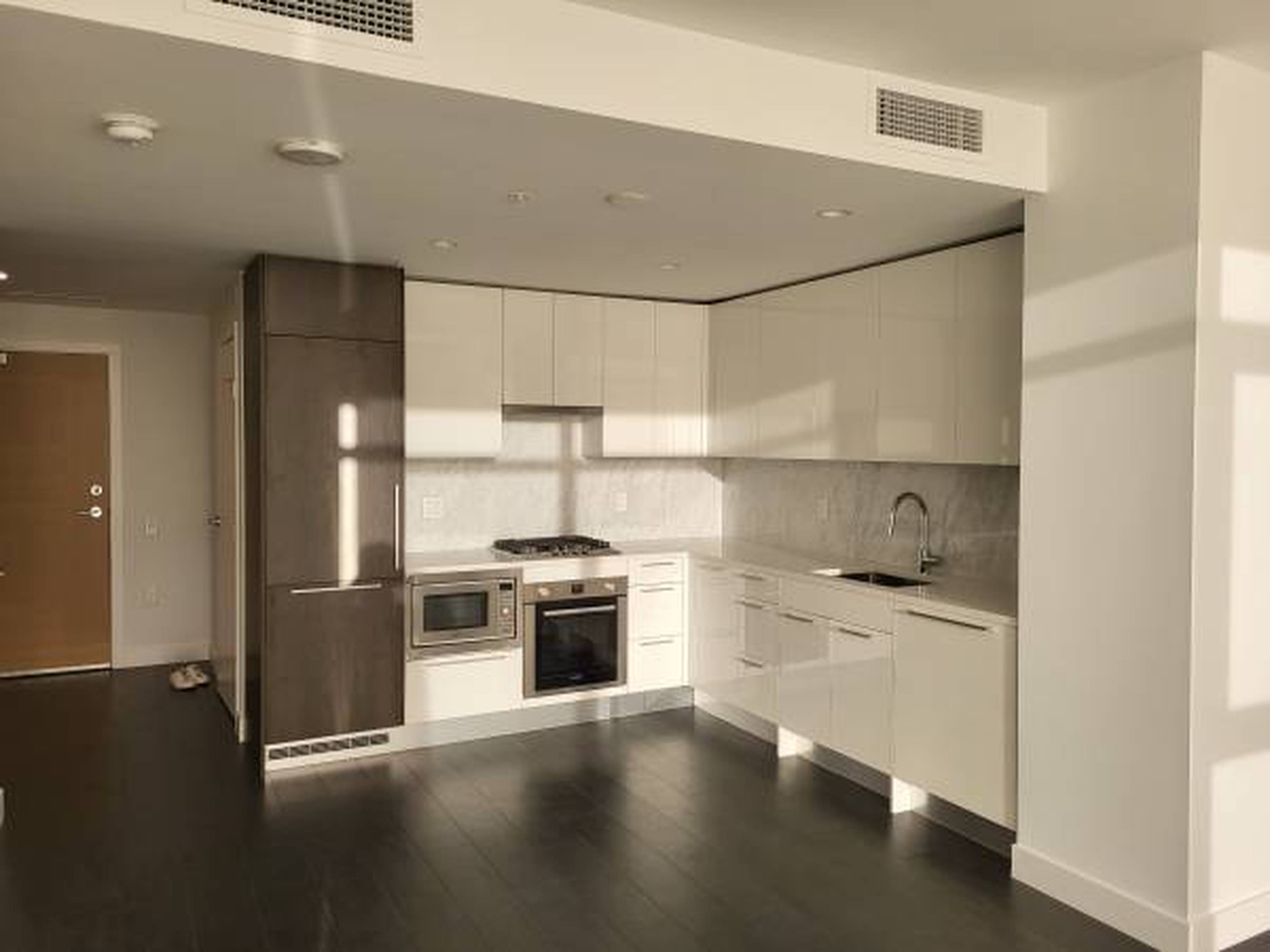 1 Bedroom 6398 Silver Ave, Burnaby, BC 1 Bedroom Apartment for Rent liv.rent