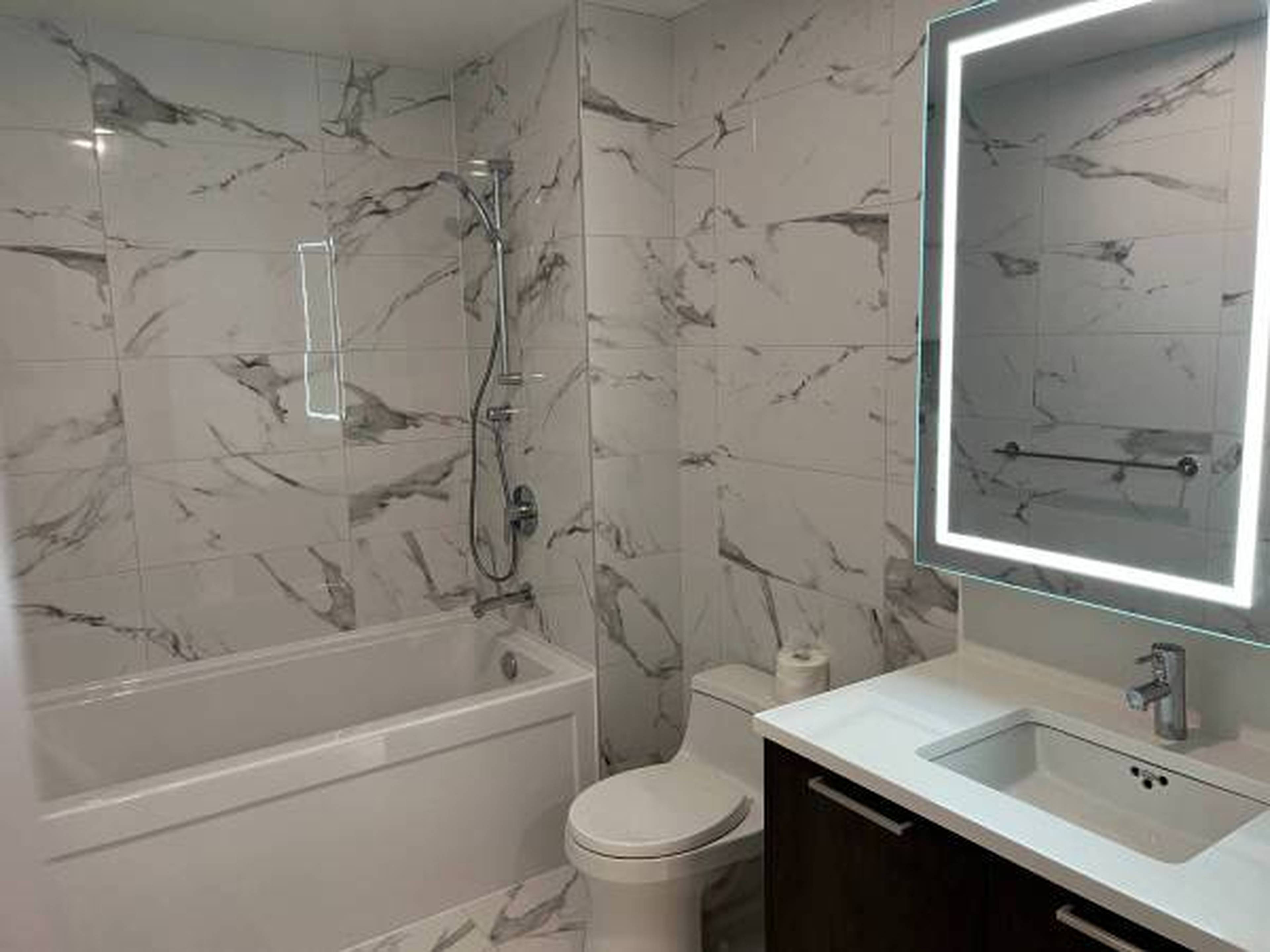 1 Bedroom 6398 Silver Ave, Burnaby, BC 1 Bedroom Apartment for Rent liv.rent