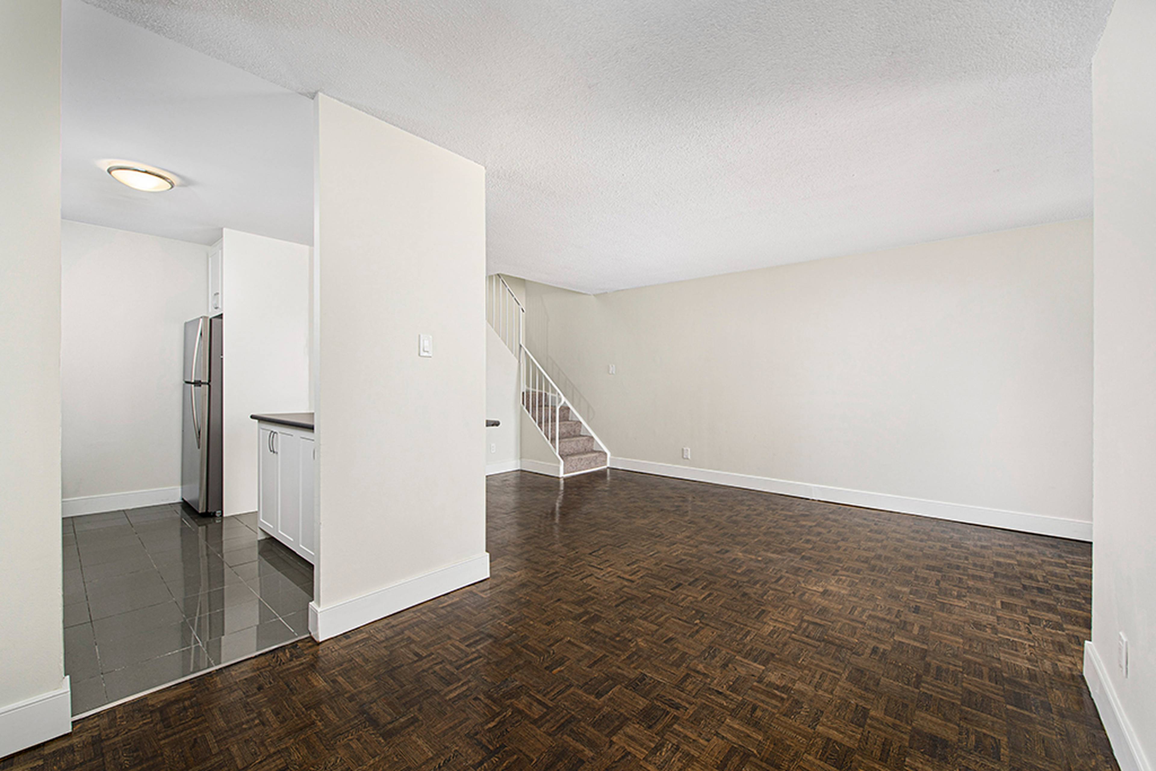 7230 Darcel Ave, Mississauga, ON 3 室 公寓 出租 liv.rent