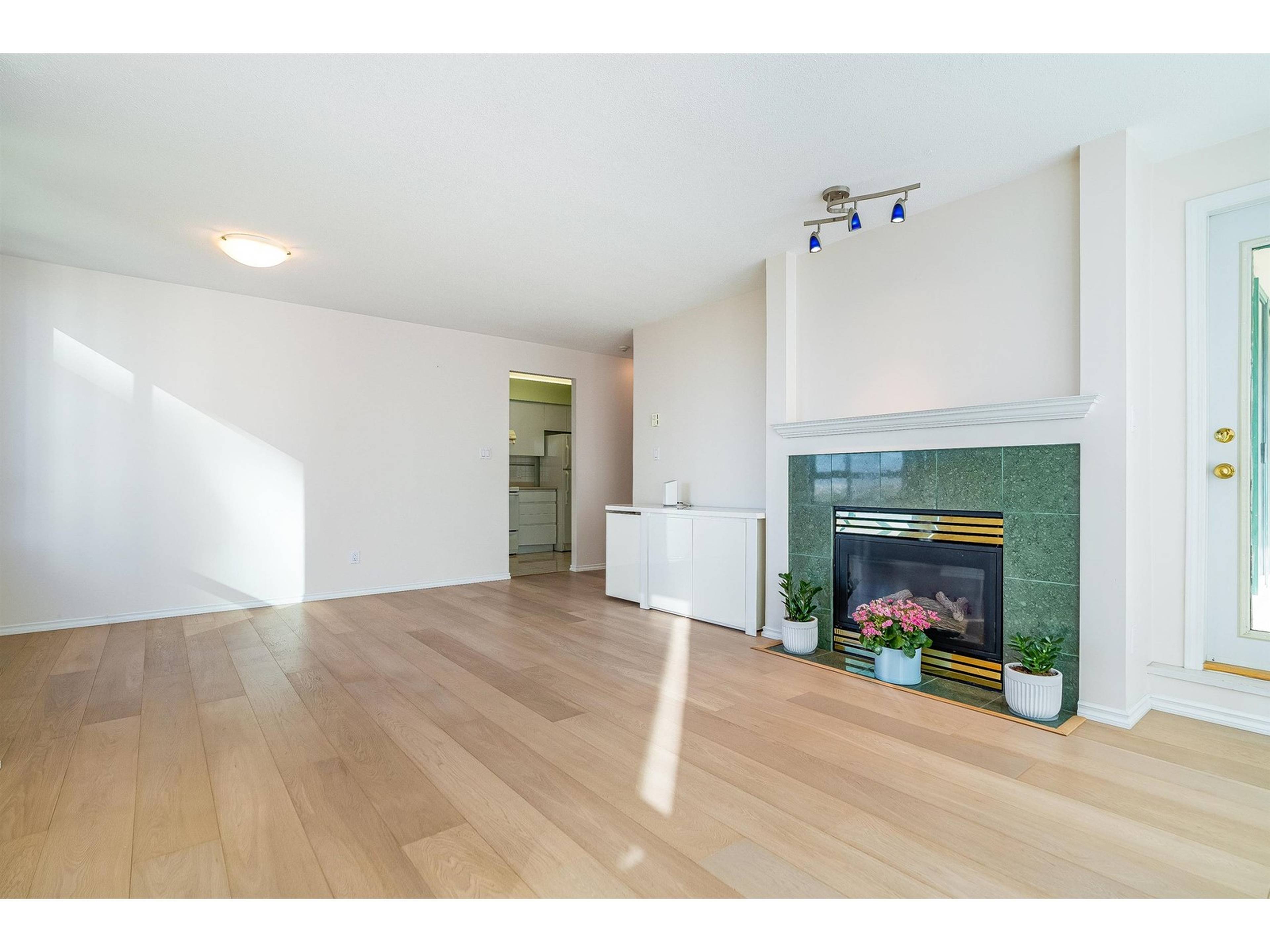 5833 Wilson Ave, Burnaby, BC 2 Bedroom Apartment for Rent liv.rent