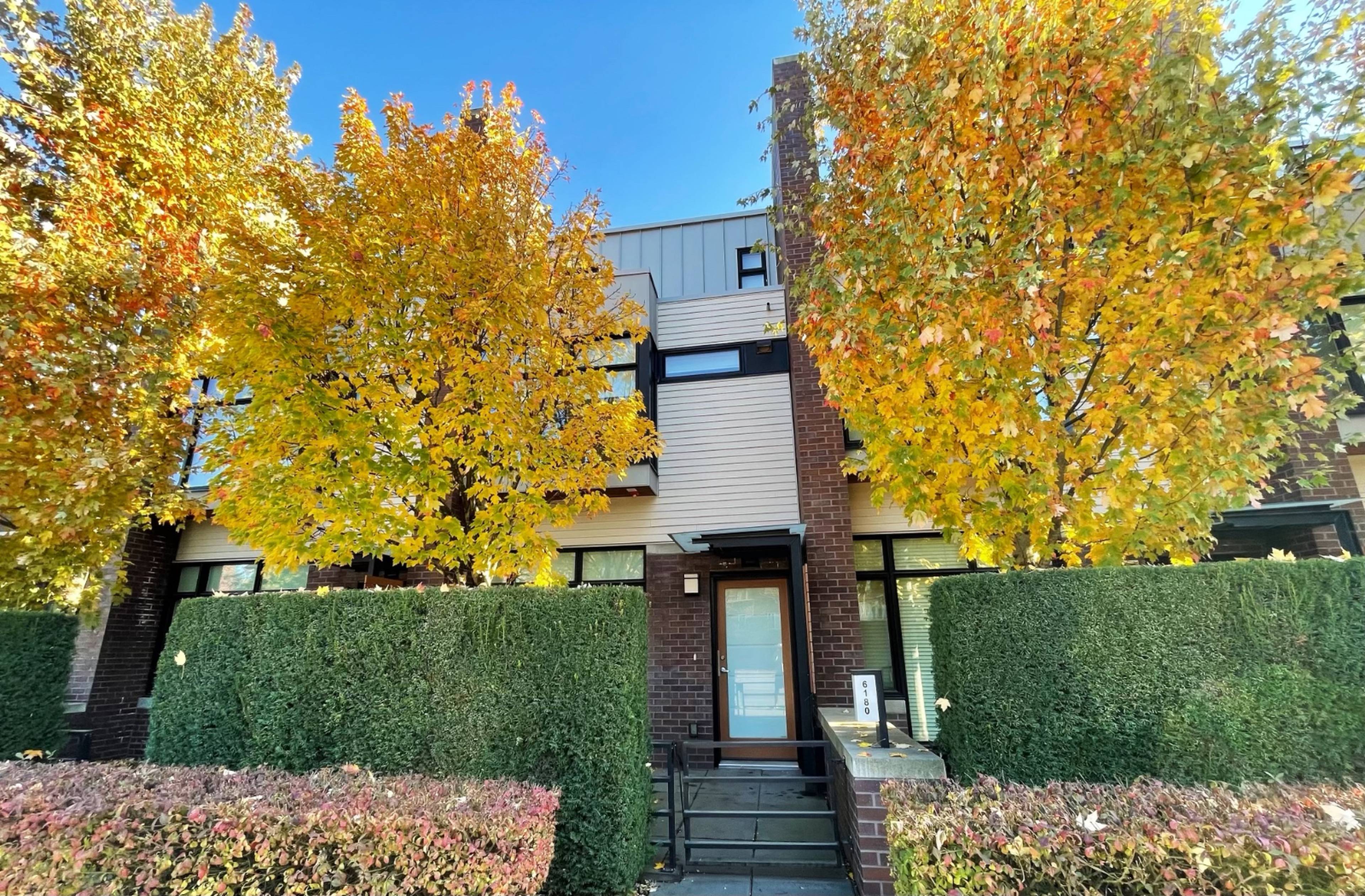 6180 Oak St, Vancouver, BC 3 Bedroom Townhouse for Rent liv.rent