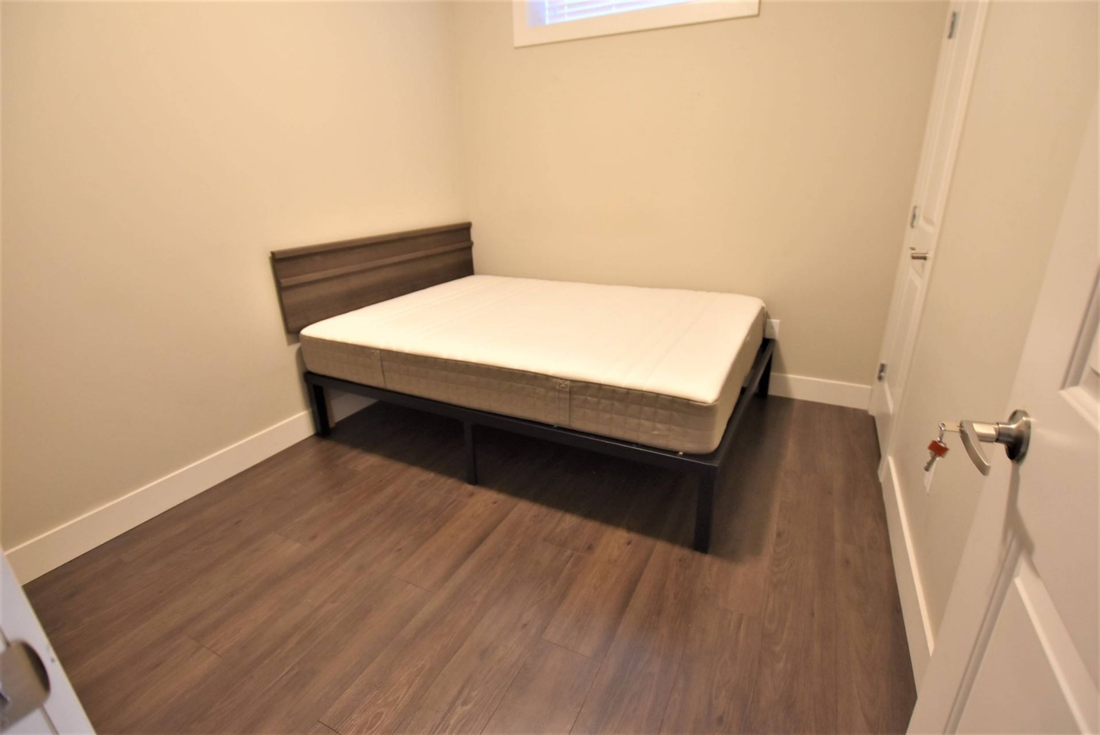 3866 Kincaid St, Burnaby, BC 2 Bedroom Room for Rent liv.rent