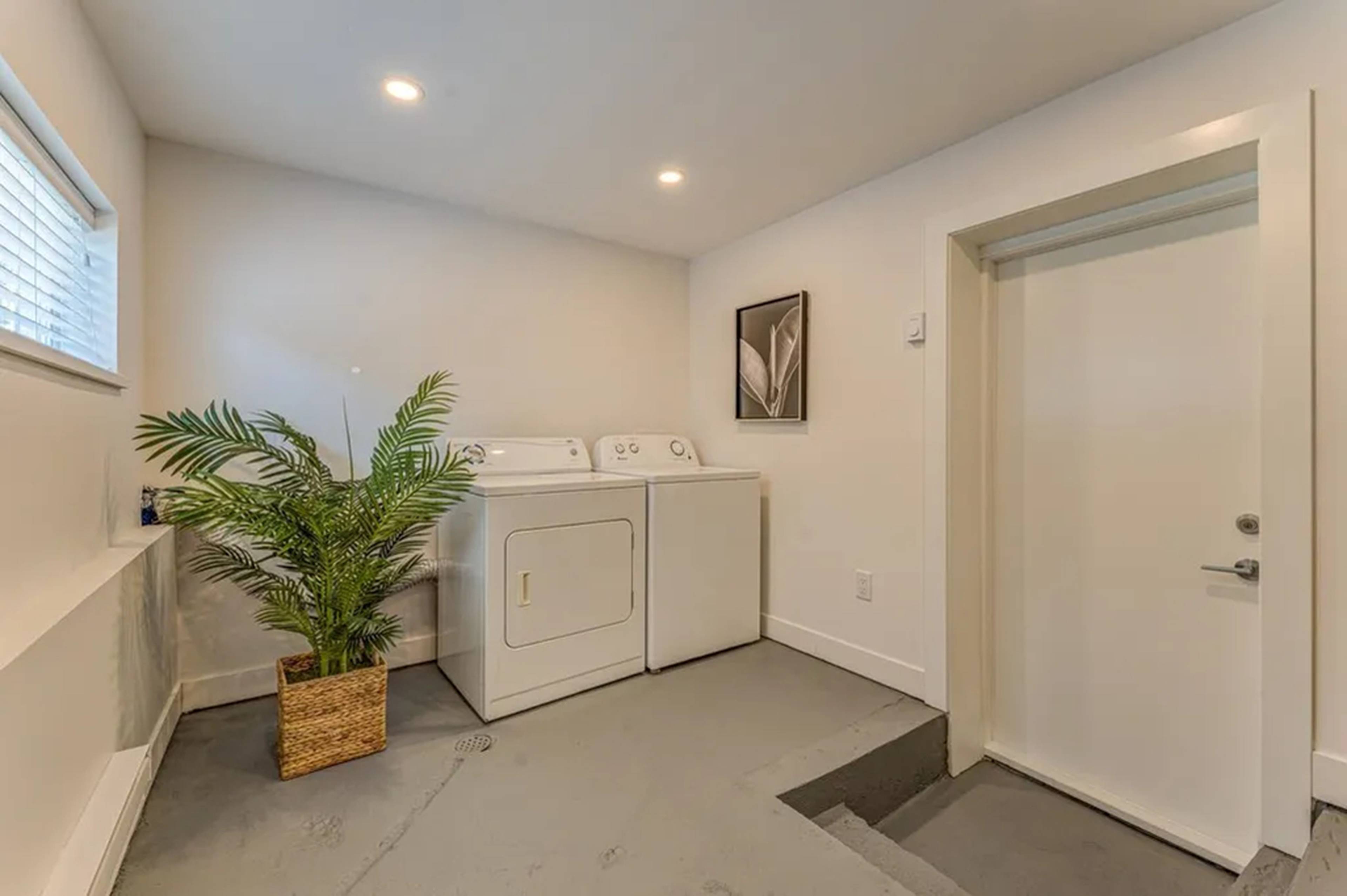 Basement 107 N Kaslo St, Vancouver, BC 2 Bedroom Room for Rent