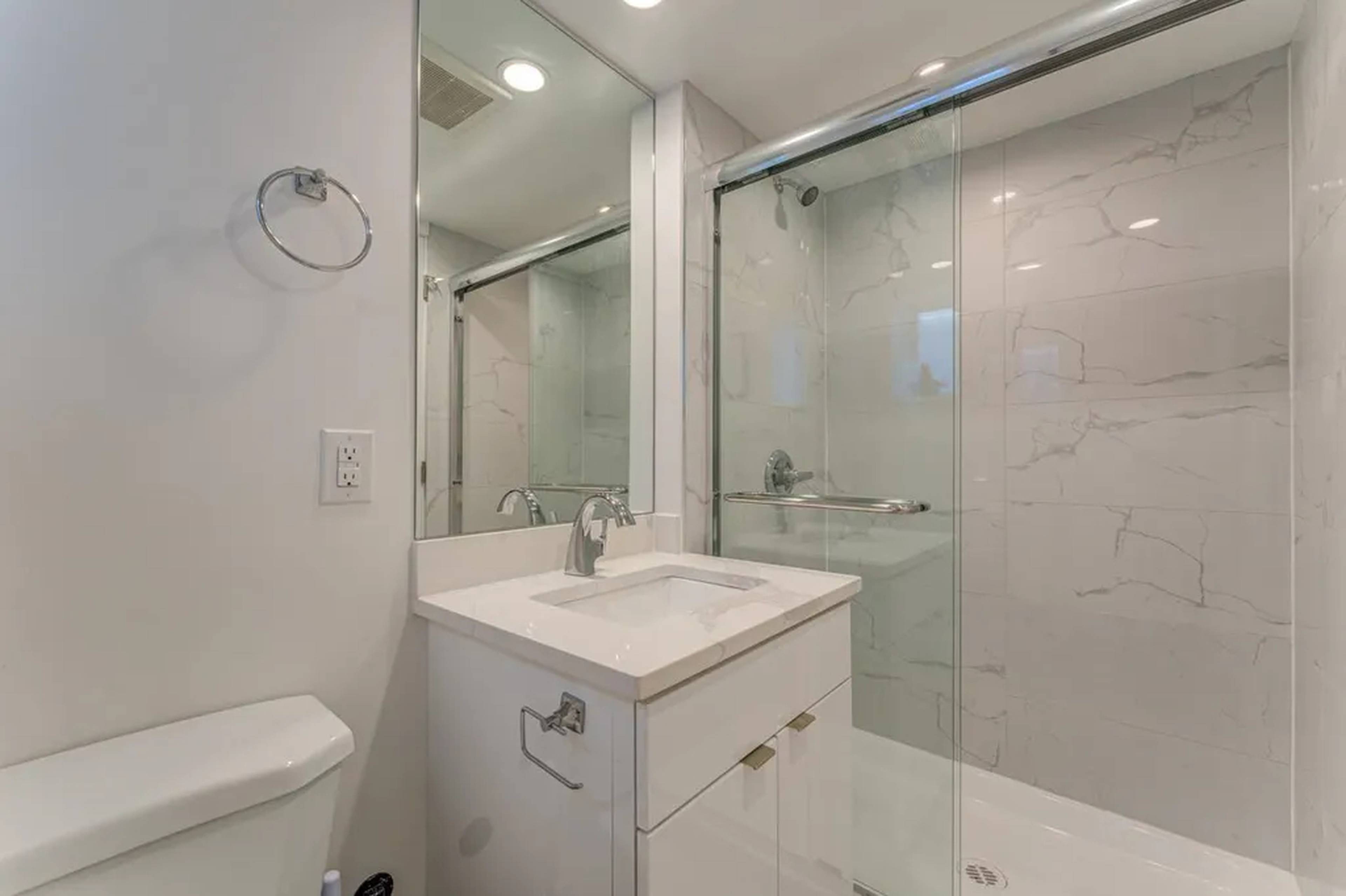 Basement 107 N Kaslo St, Vancouver, BC 2 Bedroom Room for Rent