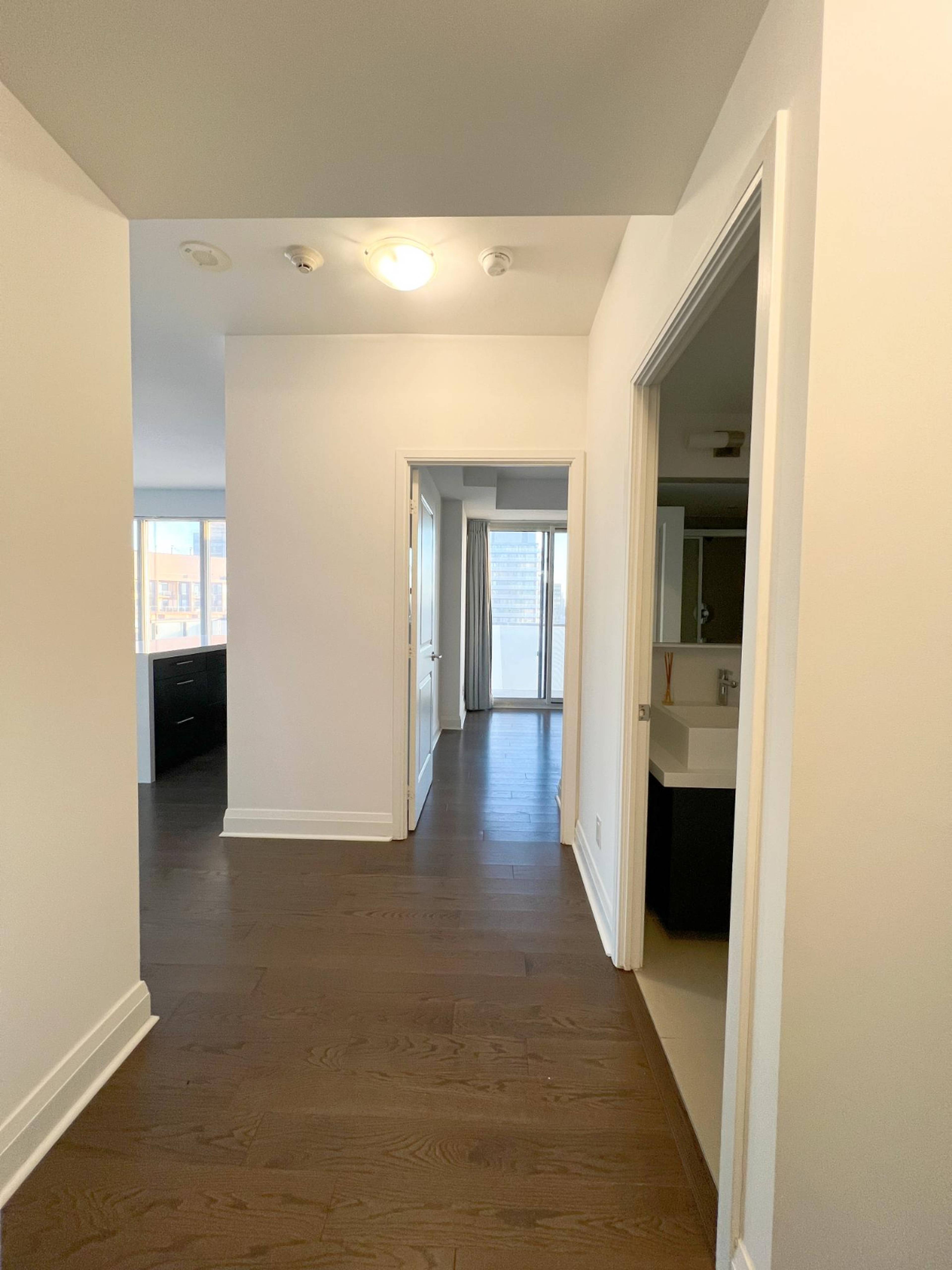 21 1080 Bay St, Toronto, ON 2 Bedroom Apartment for Rent liv.rent