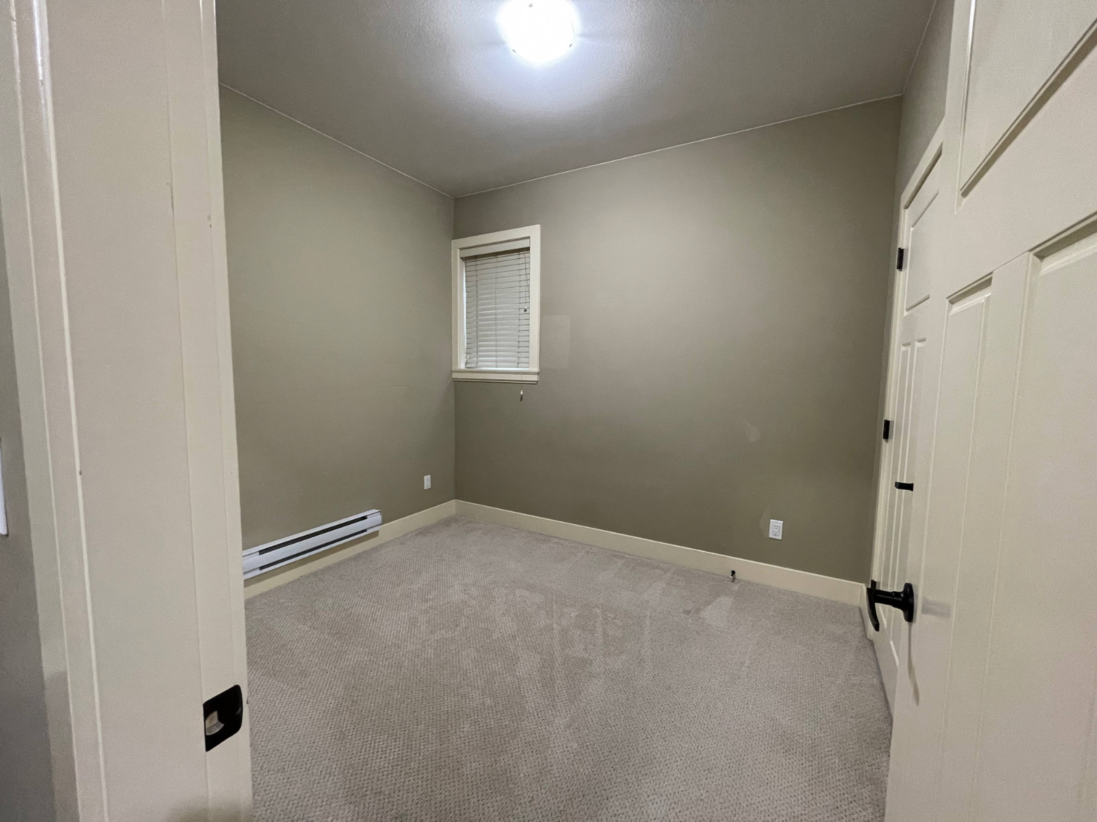 196 St, Surrey, BC 1 Bedroom Room for Rent liv.rent