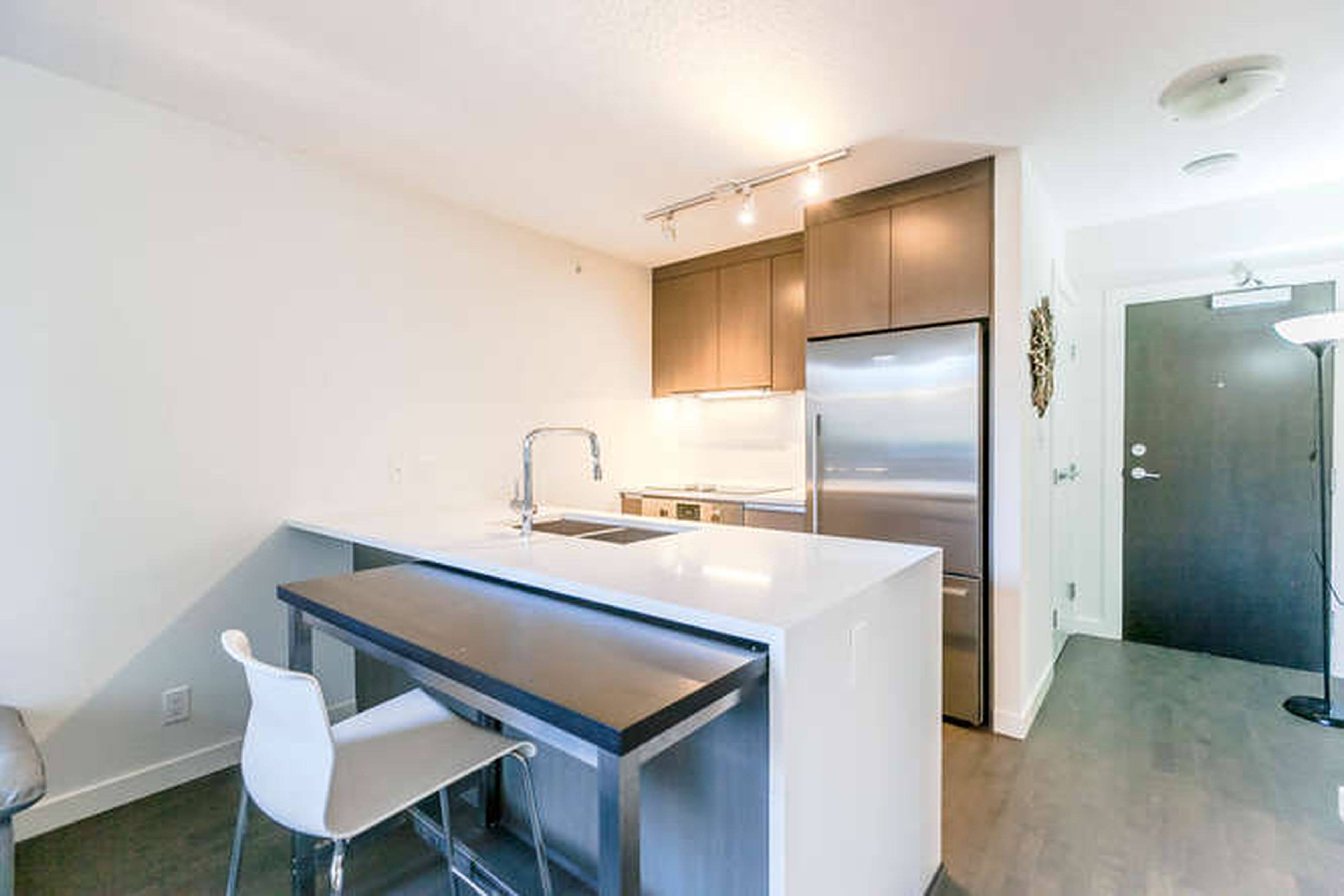 1009 Harwood St, Vancouver, BC 1 Bedroom Apartment for Rent liv.rent