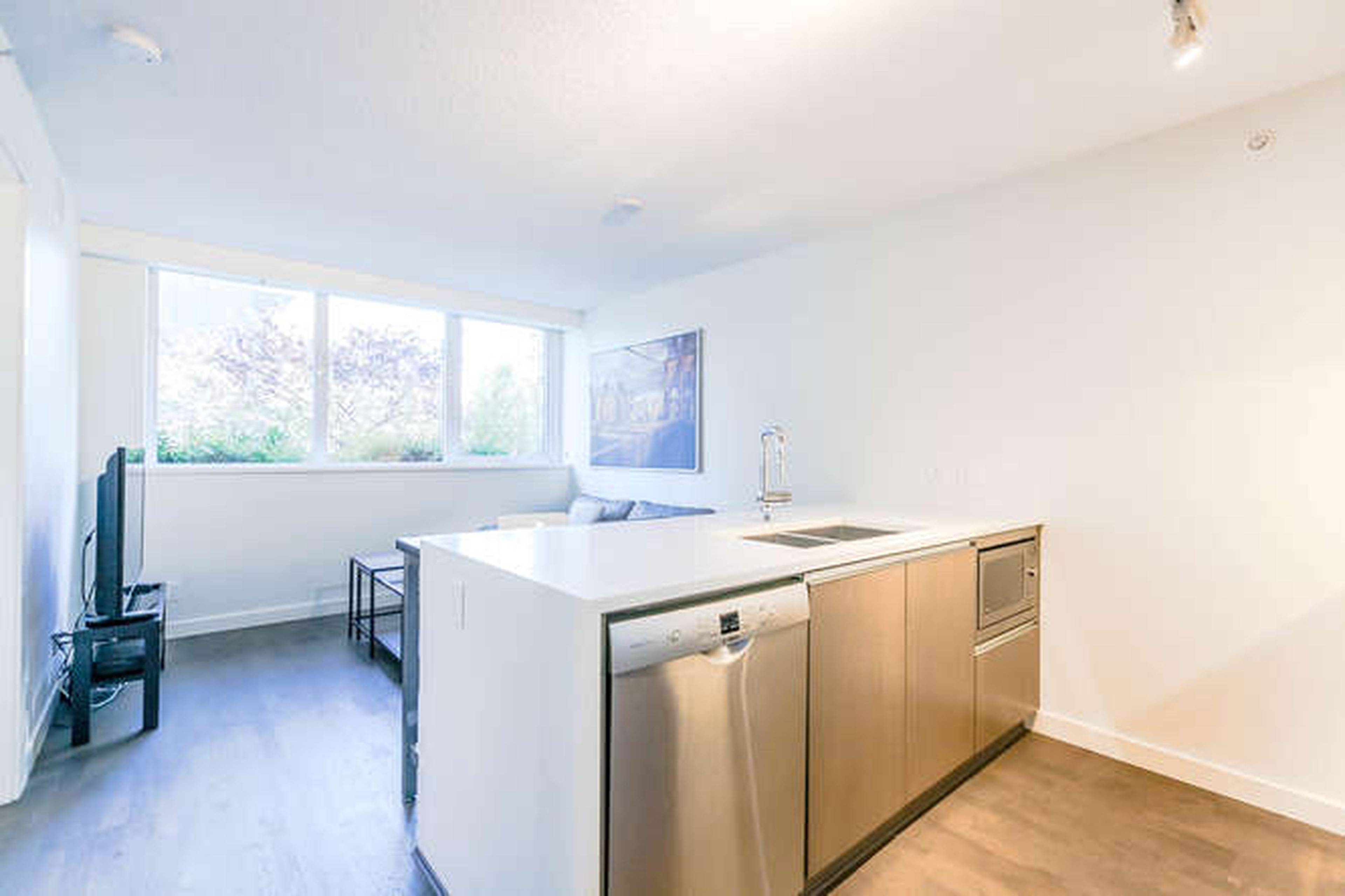 1009 Harwood St, Vancouver, BC 1 Bedroom Apartment for Rent liv.rent