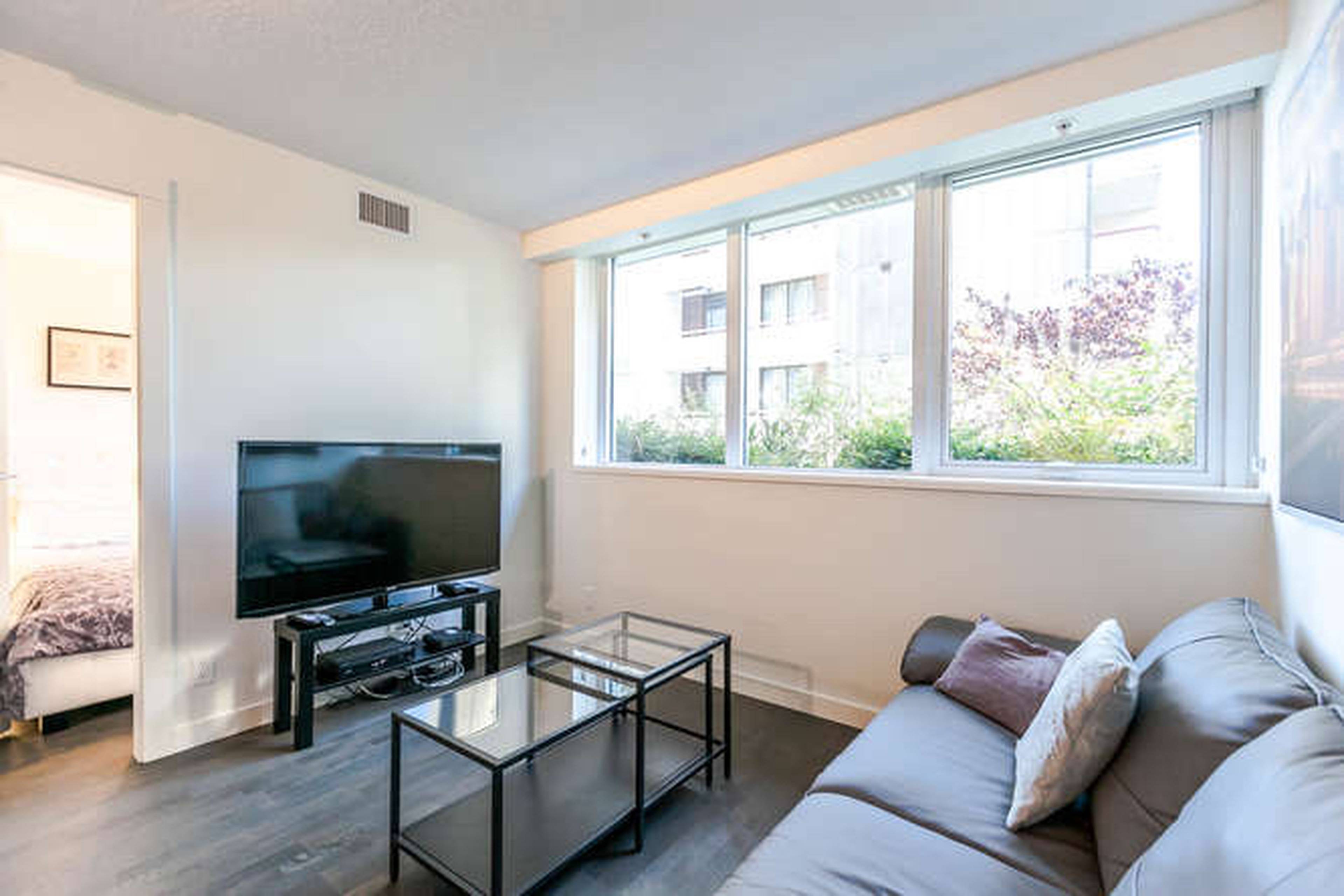 1009 Harwood St, Vancouver, BC 1 Bedroom Apartment for Rent liv.rent