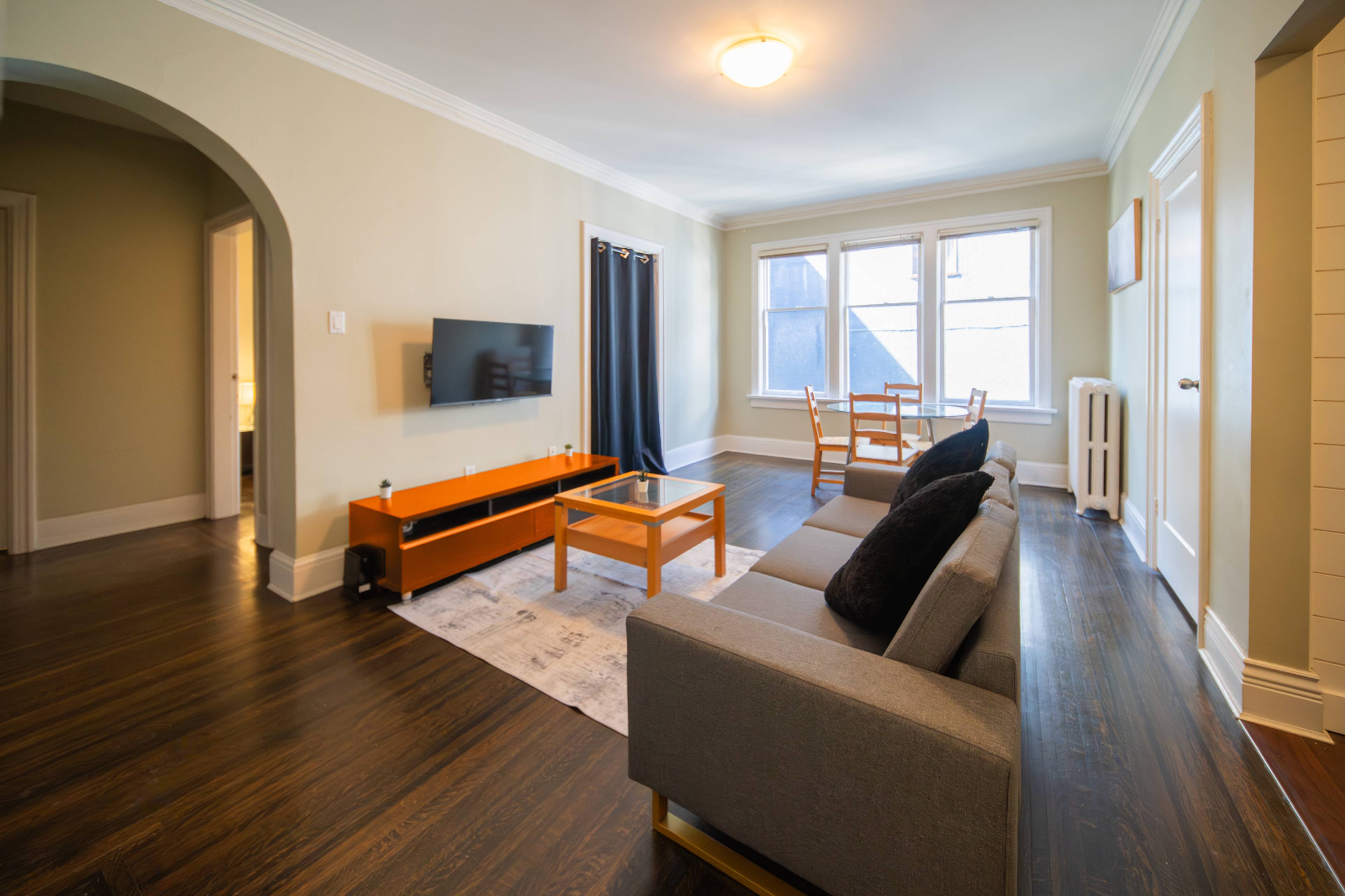 2 ch.  · 1 s. de bains for rent $3,490 / mois