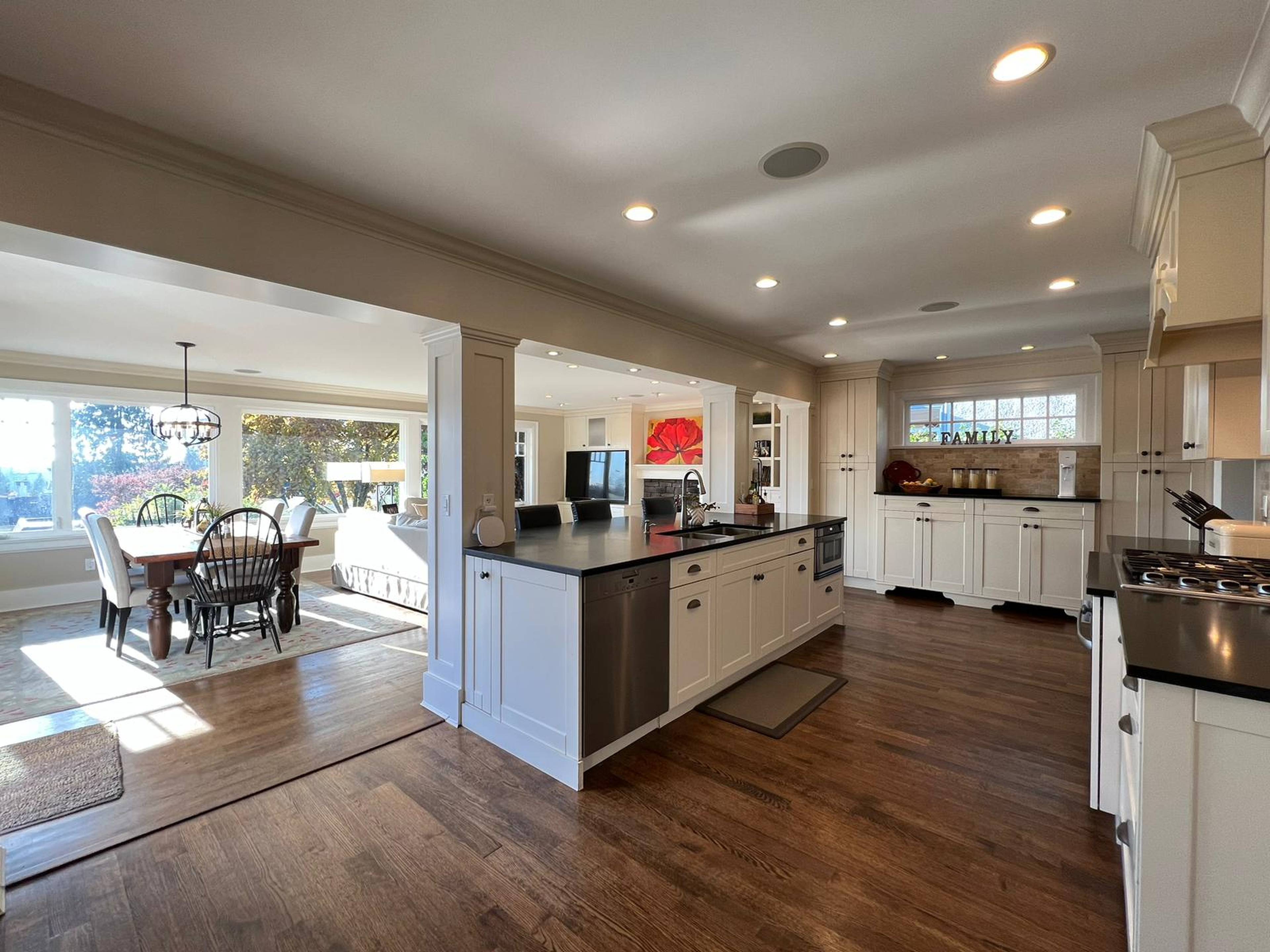 Haywood Ave, West Vancouver, BC 5 Bedroom House for Rent liv.rent