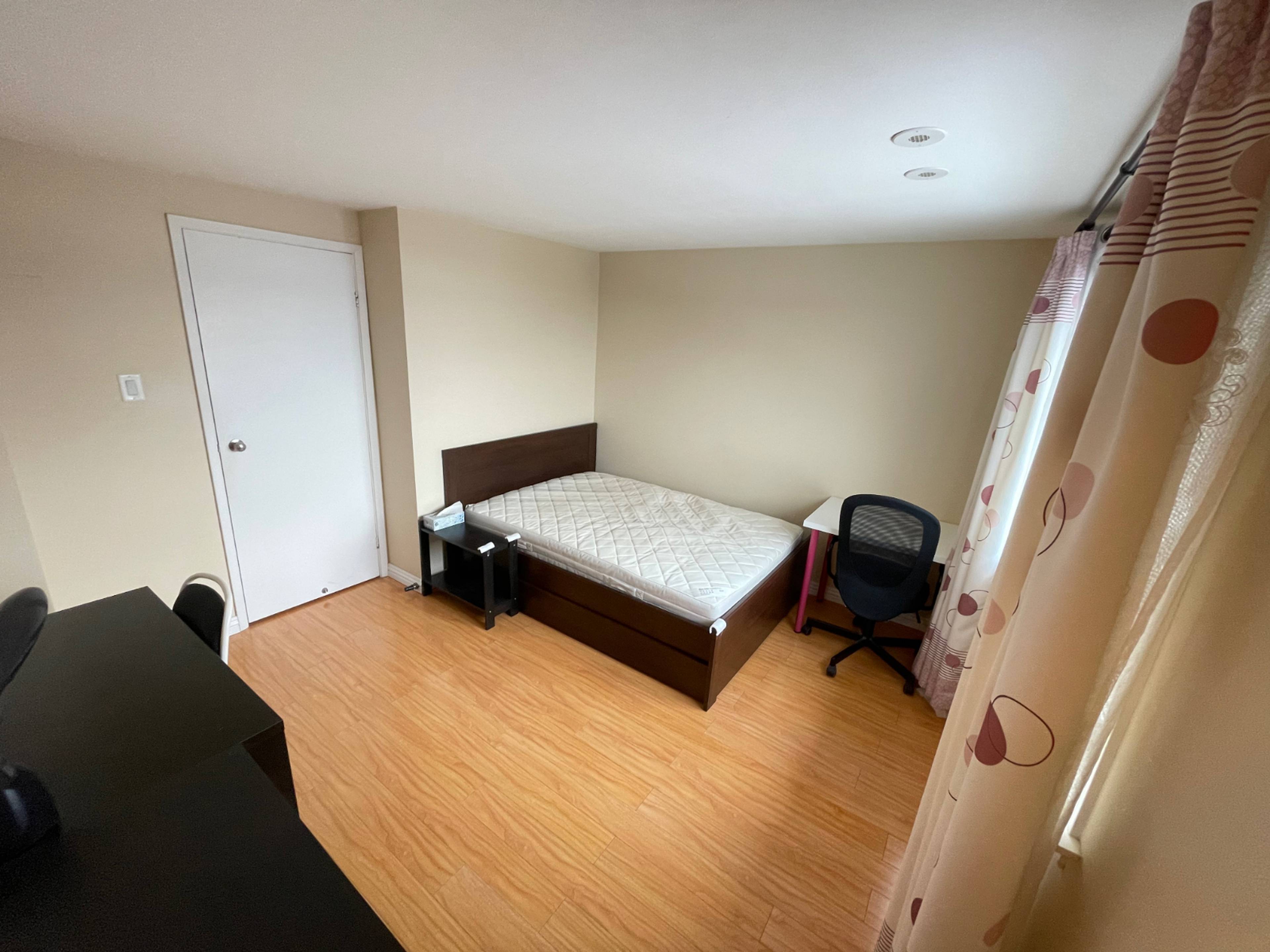 Finch & DonMills One bedroom (Seneca College) 41 Slender Fernway