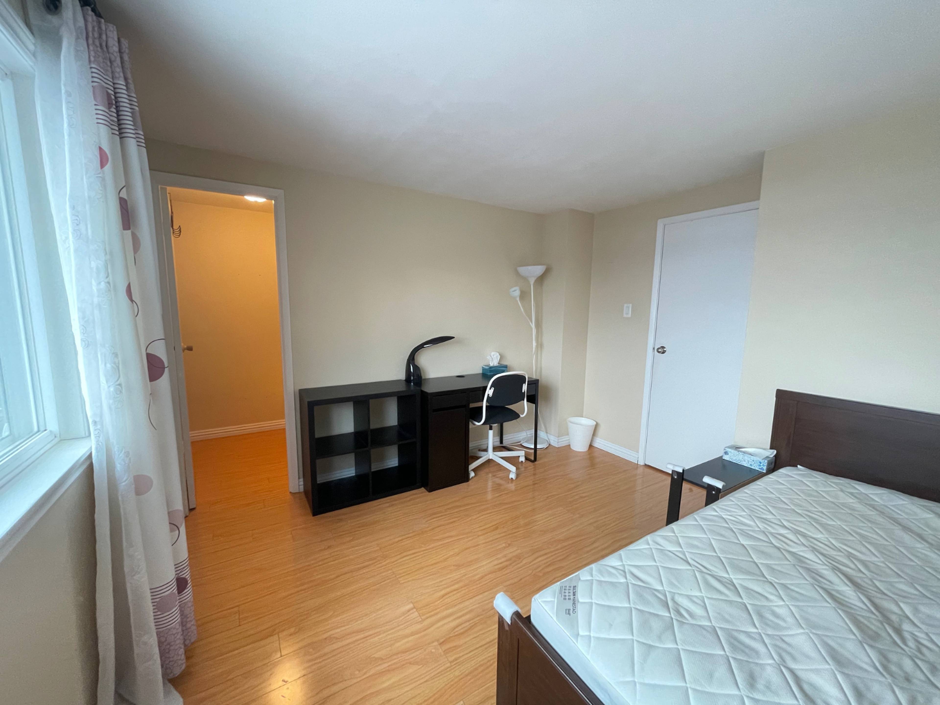 Finch & DonMills One bedroom (Seneca College) 41 Slender Fernway