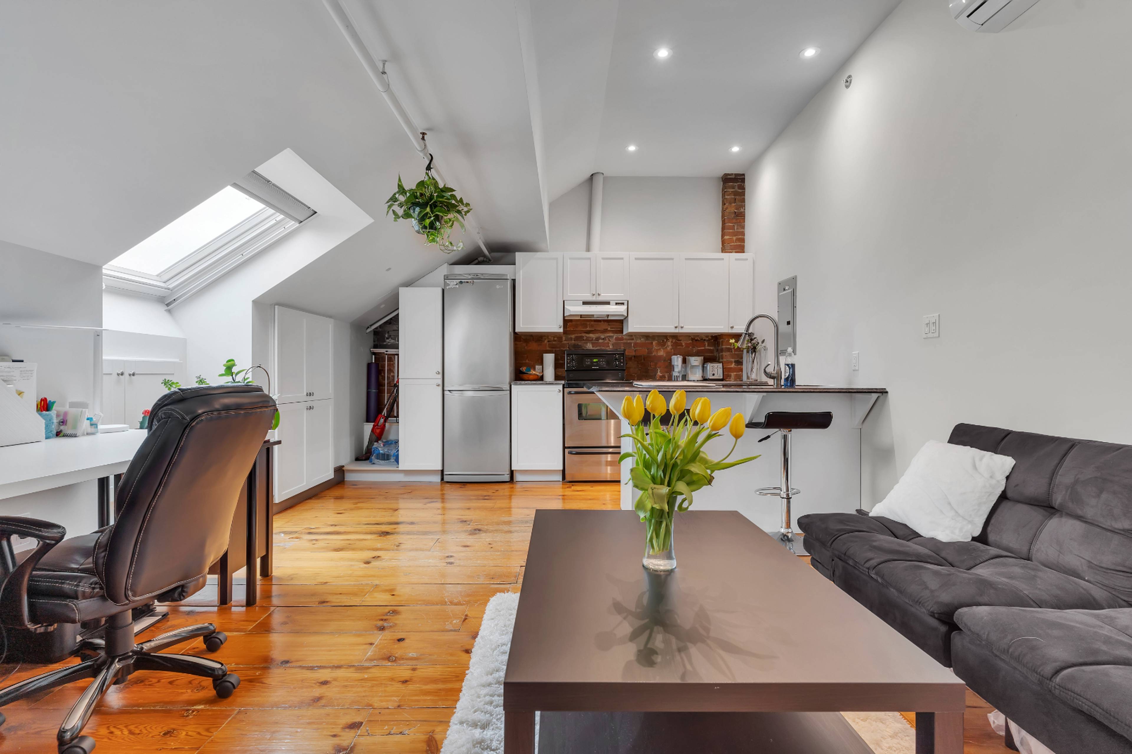 Studio 184 Sydenham St, Kingston, ON Studio Apartment for Rent