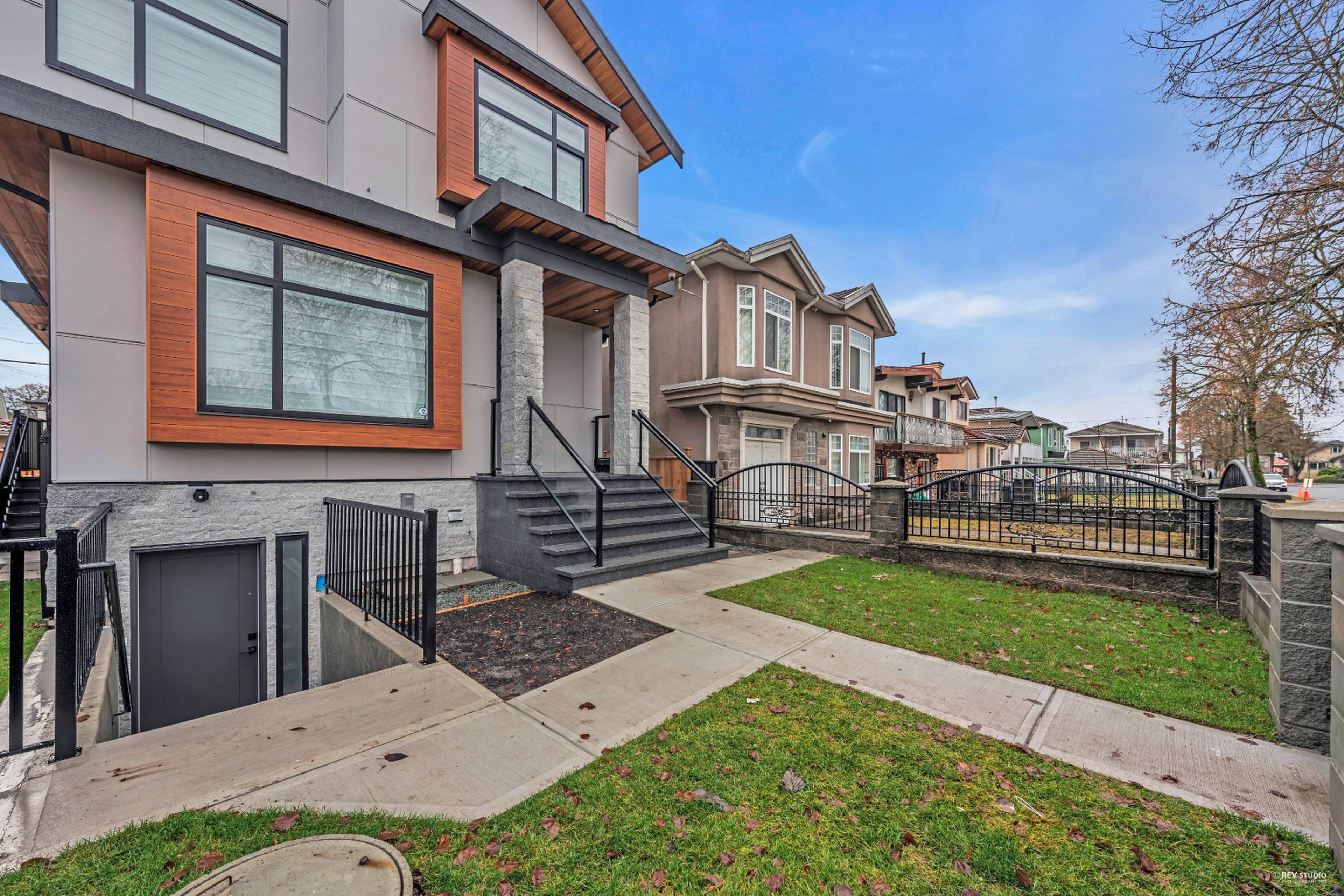 E 45th Ave, Vancouver, BC 2 Bedroom Room for Rent liv.rent