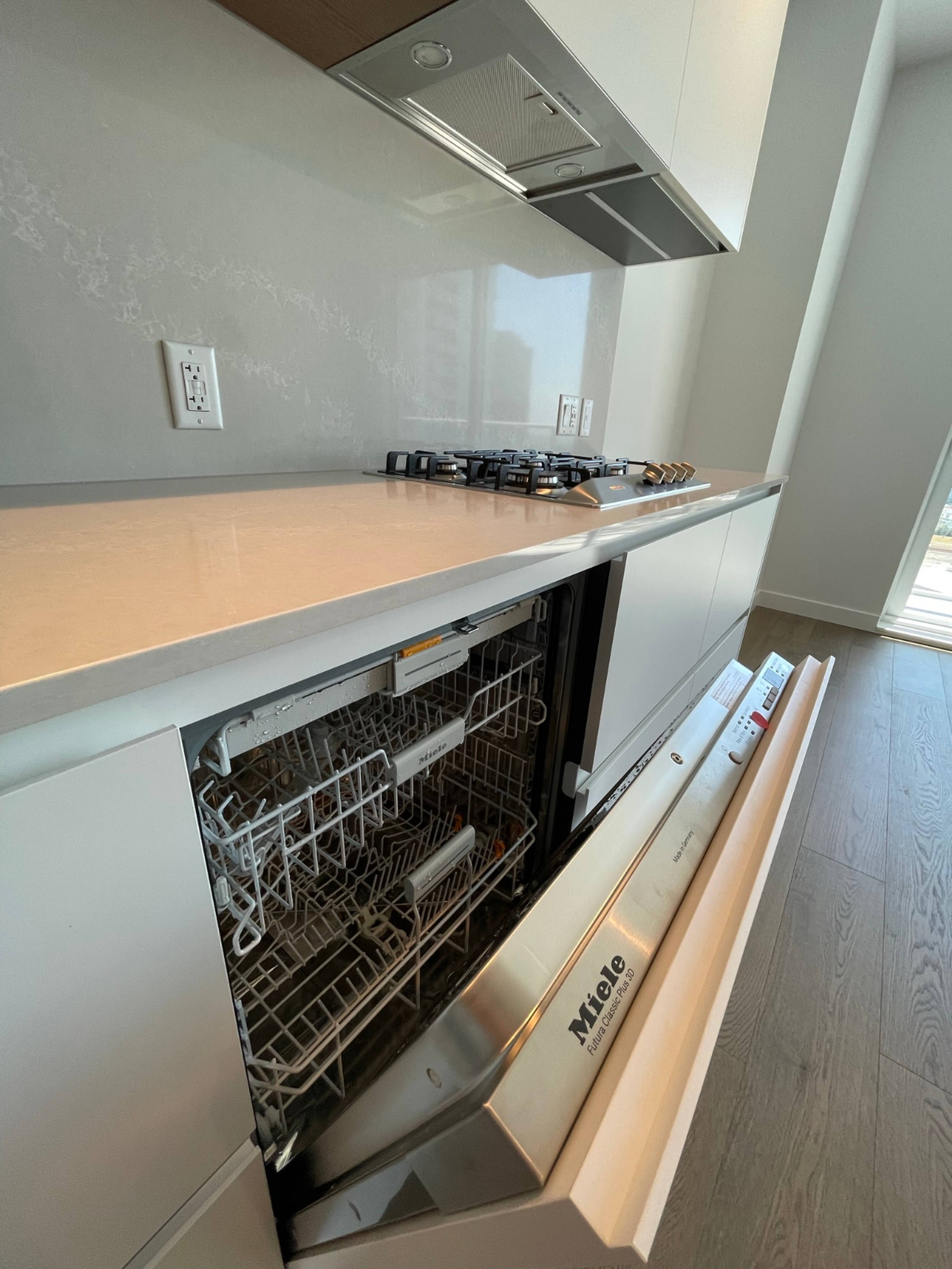 6000 McKay Ave, Burnaby, BC 1 Bedroom Apartment for Rent liv.rent