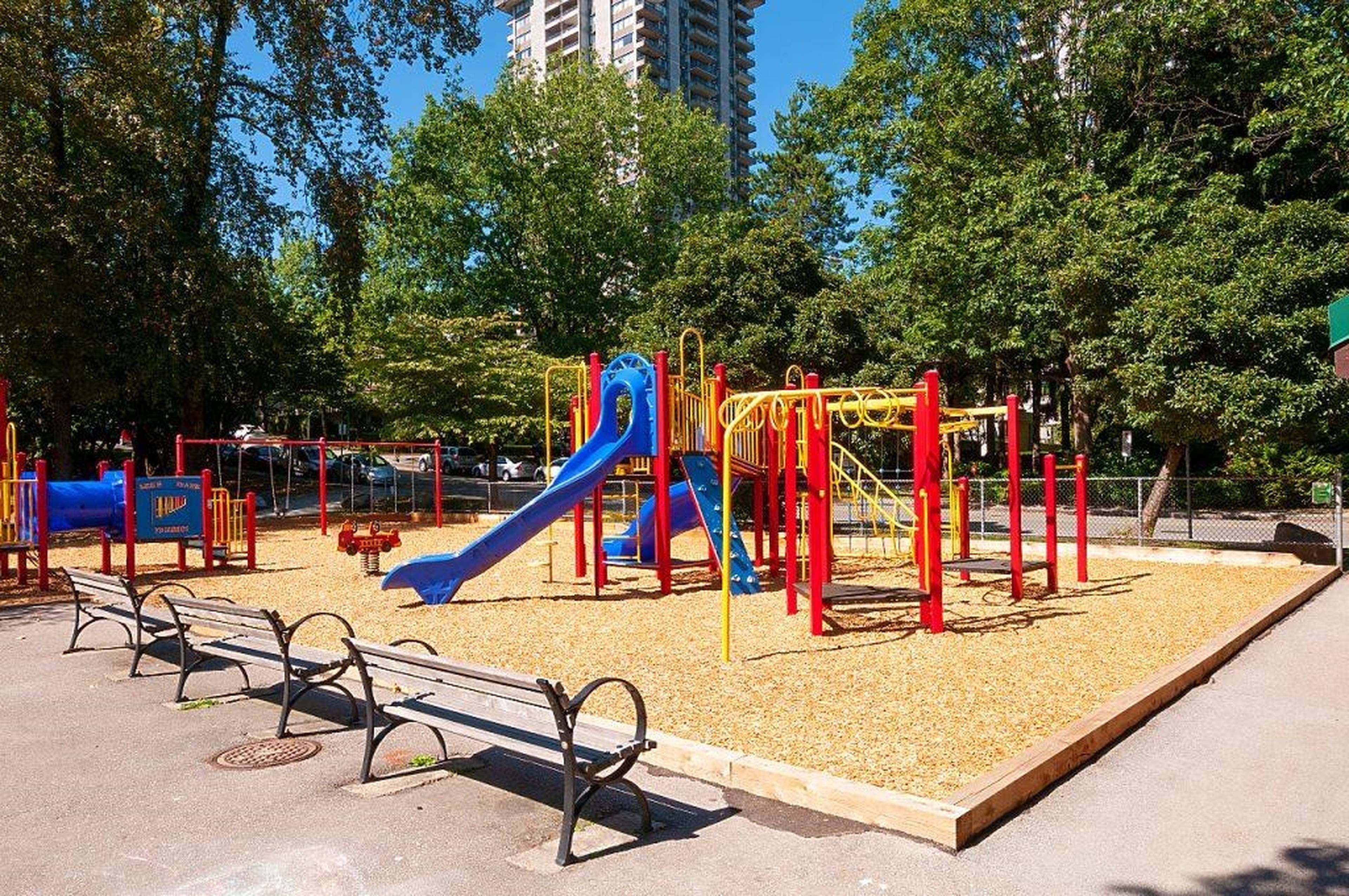 1307 9521 Cardston Ct, Burnaby, BC 2 Bedroom Apartment for Rent