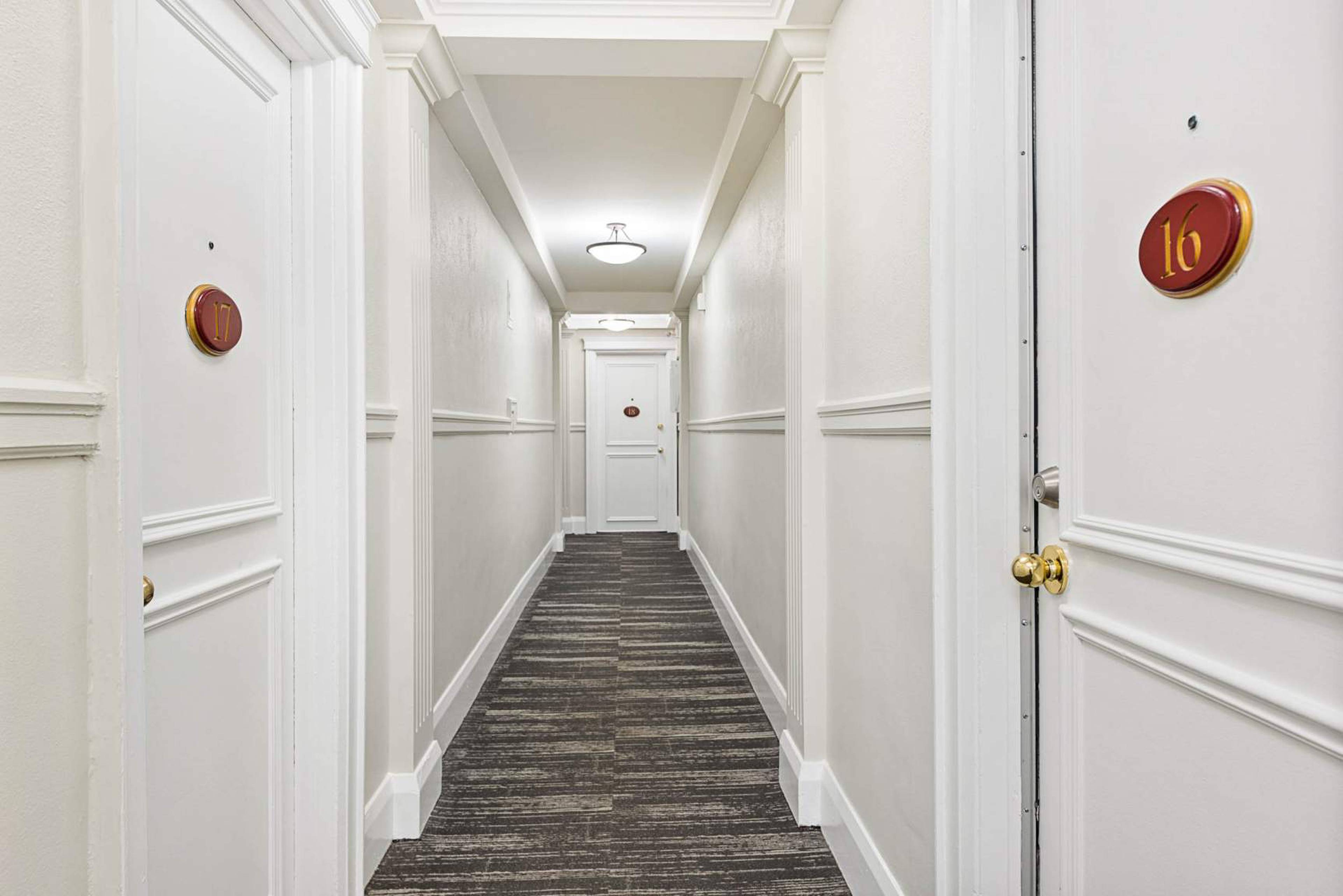 1 ch.  · 1 s. de bains for rent $1,899+ / mois
