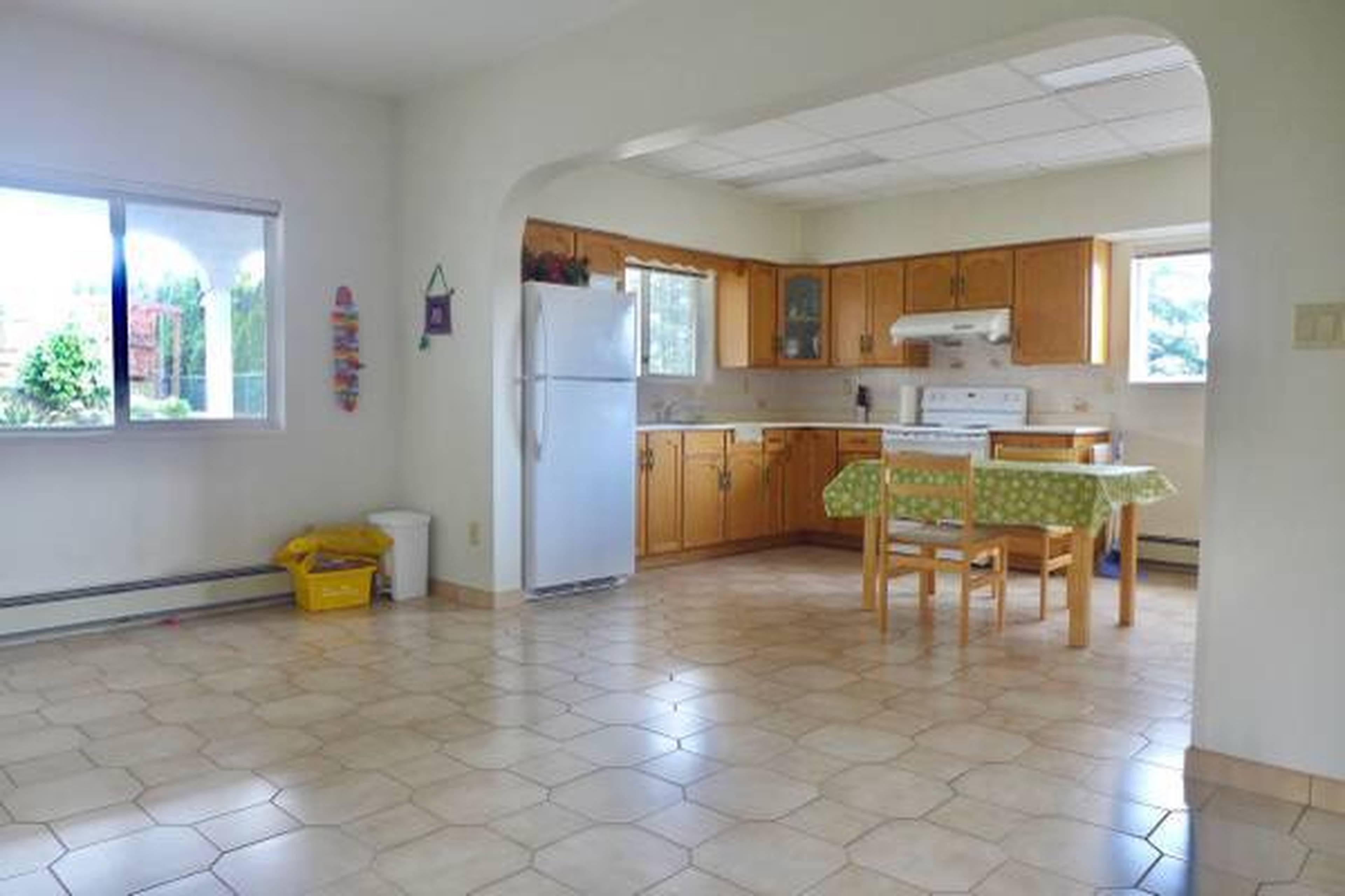 Pandora St, Burnaby, BC Furnished Room for Rent liv.rent