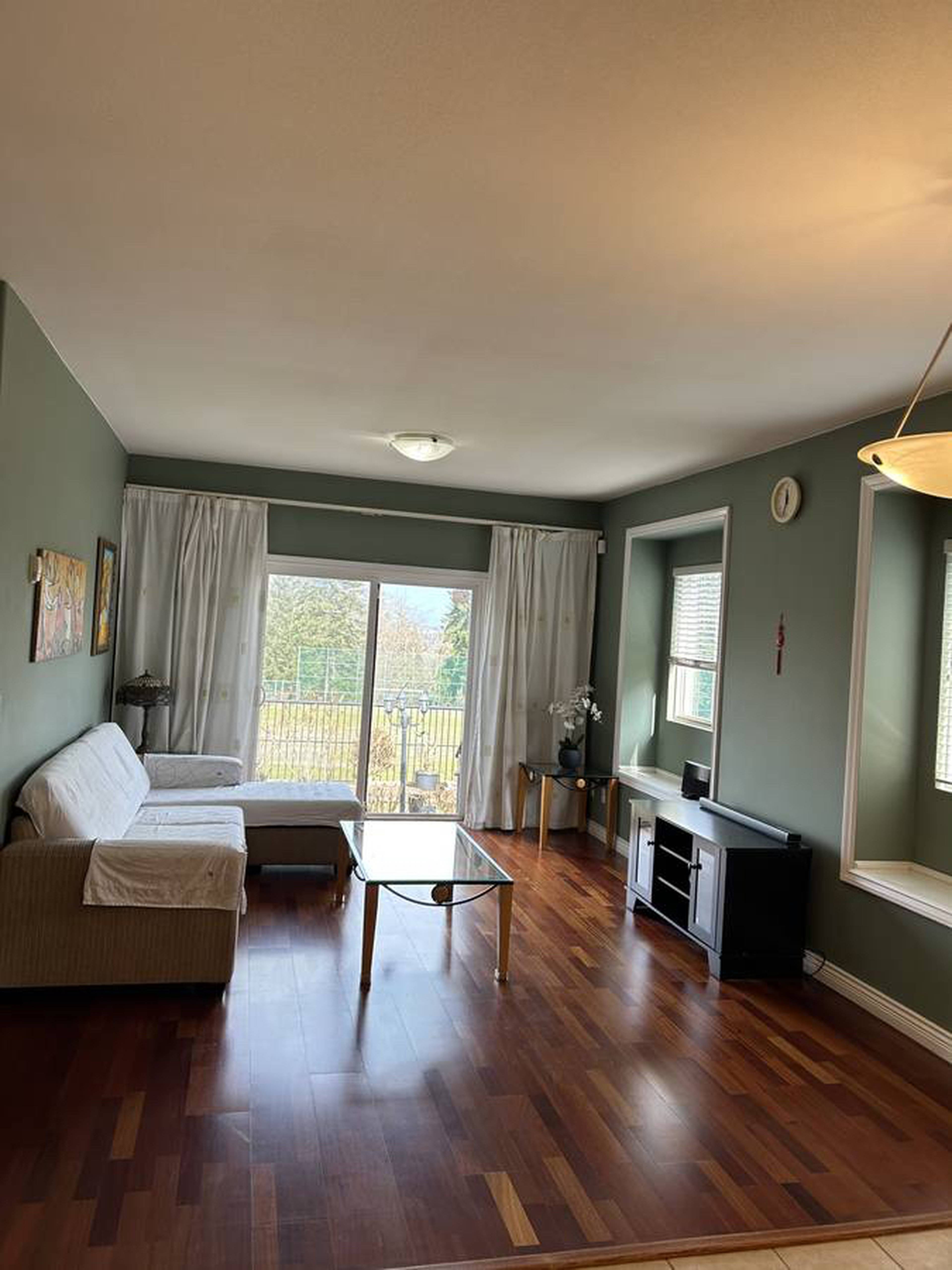 5755 Burns Pl, Burnaby, BC 4 Bedroom Townhouse for Rent liv.rent