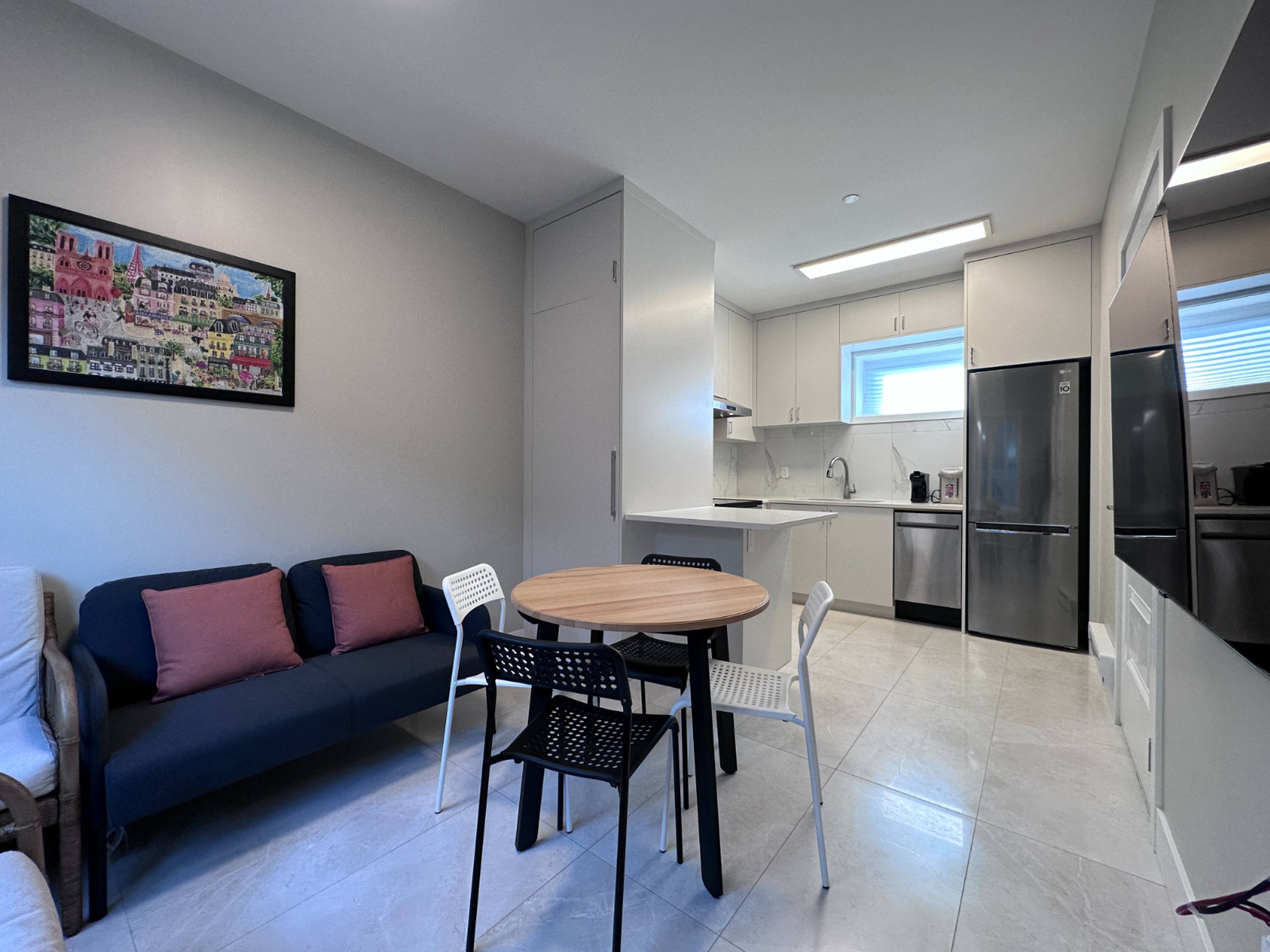 3 2445 W 10th Ave, Vancouver, BC 2 Bedroom House for Rent liv.rent