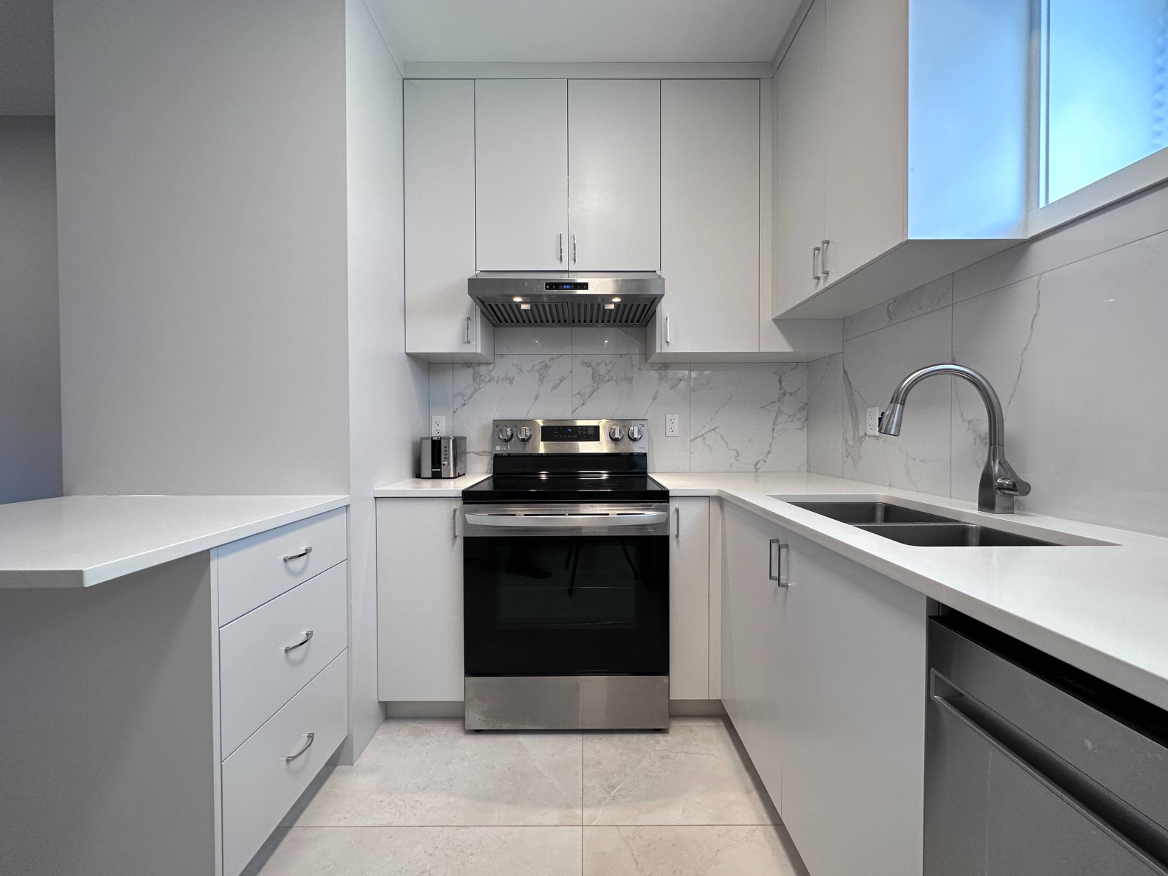 3 2445 W 10th Ave, Vancouver, BC 2 Bedroom House for Rent liv.rent