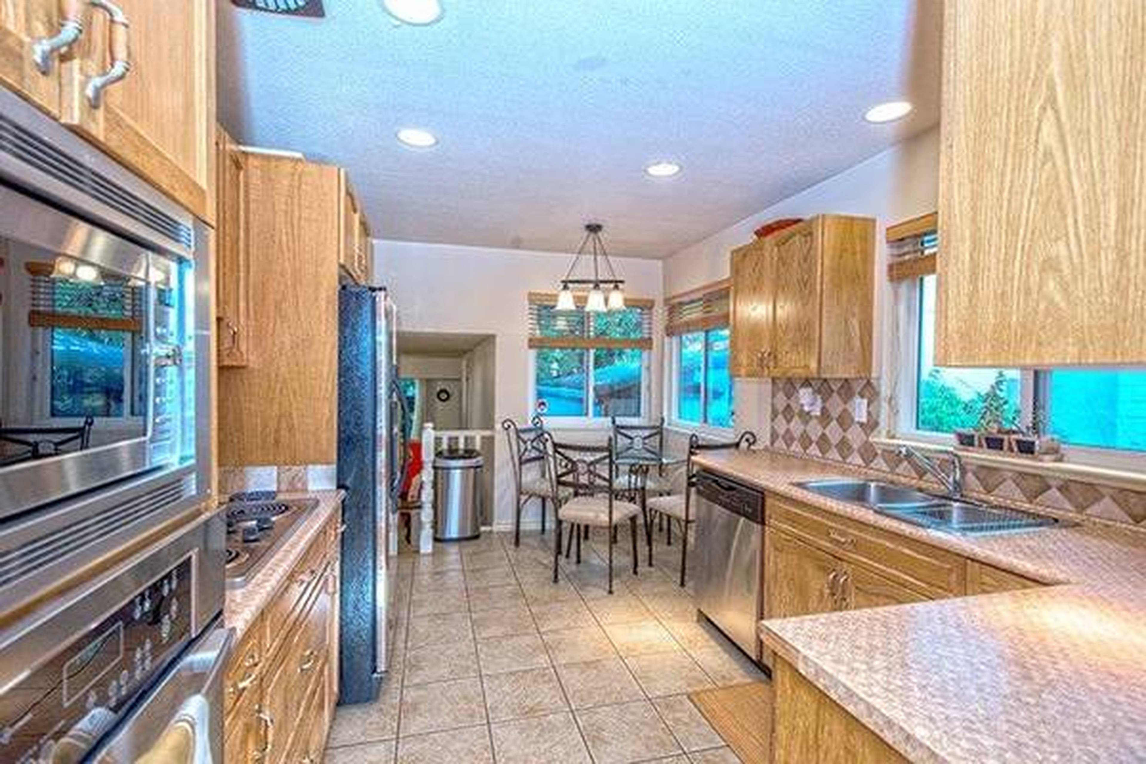 Chadwick Ave, Port Coquitlam, BC 3 Bedroom House for Rent liv.rent