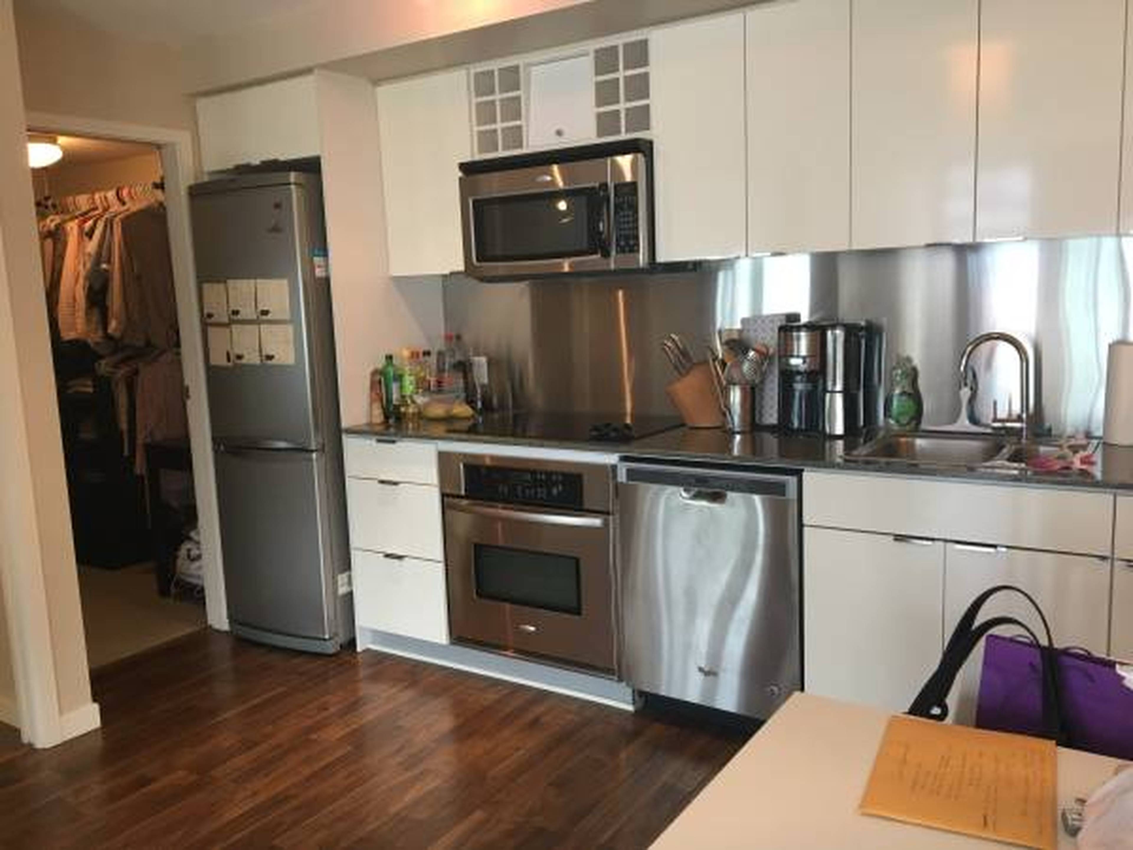 233 Robson Street, Vancouver, BC 1 Bedroom Apartment for Rent liv.rent