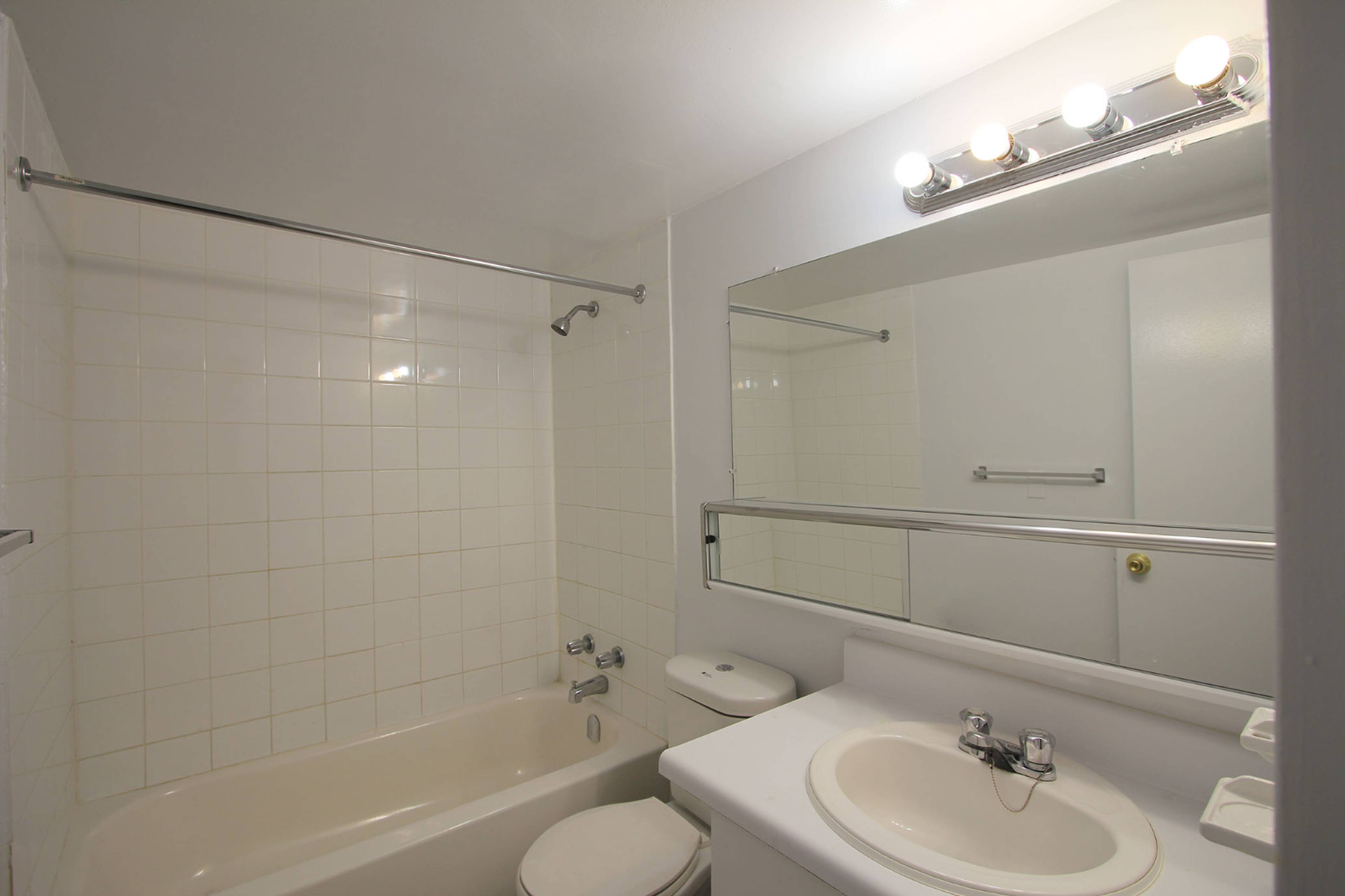 103 182 Church St E, Brampton, ON Studio Apartment for Rent liv.rent