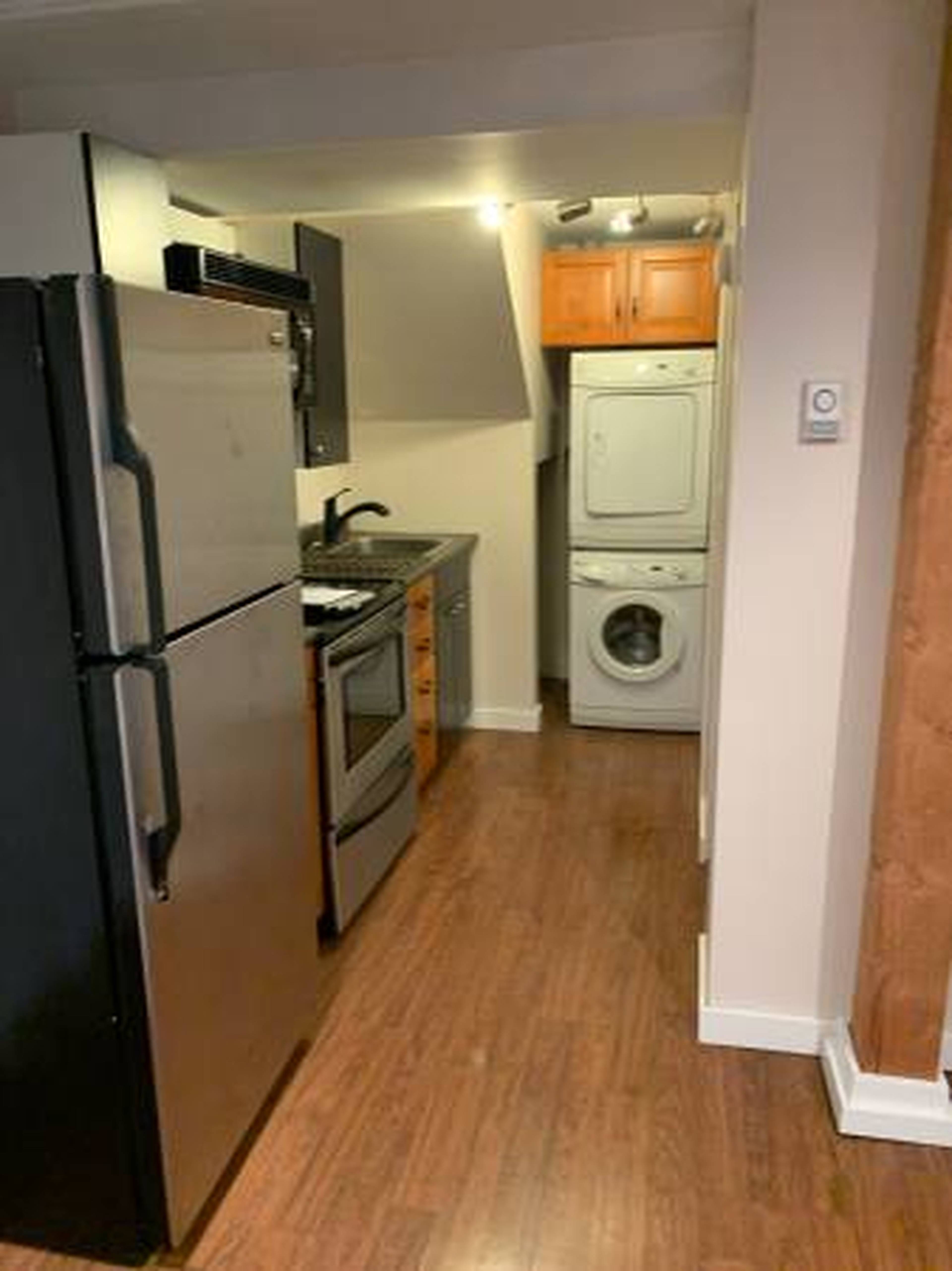 Basement Suite 2531 Fraser St, Vancouver, BC 1 Bedroom Room for