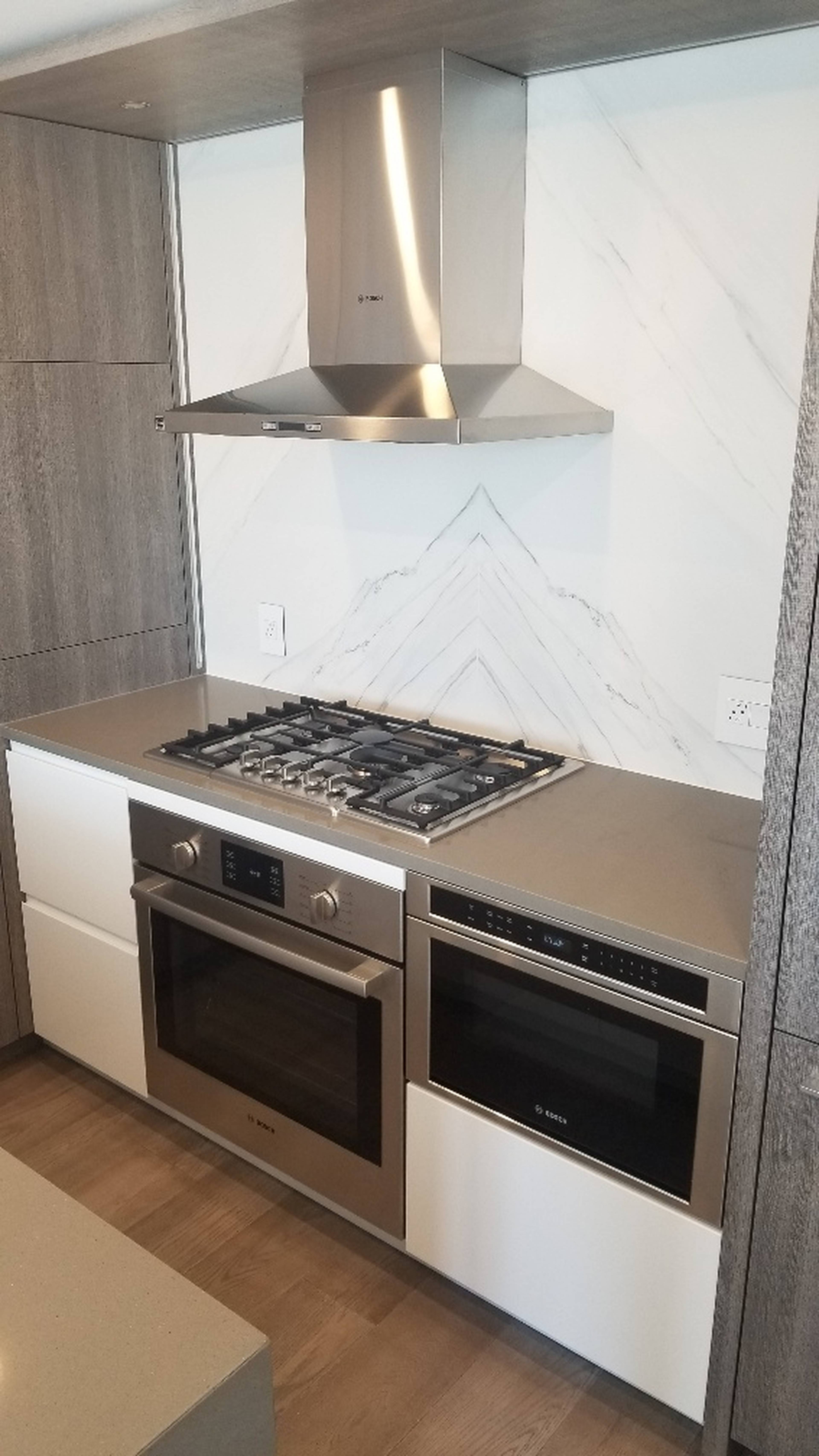 15165 Thrift Ave, White Rock, BC 2 Bedroom Apartment for Rent liv.rent