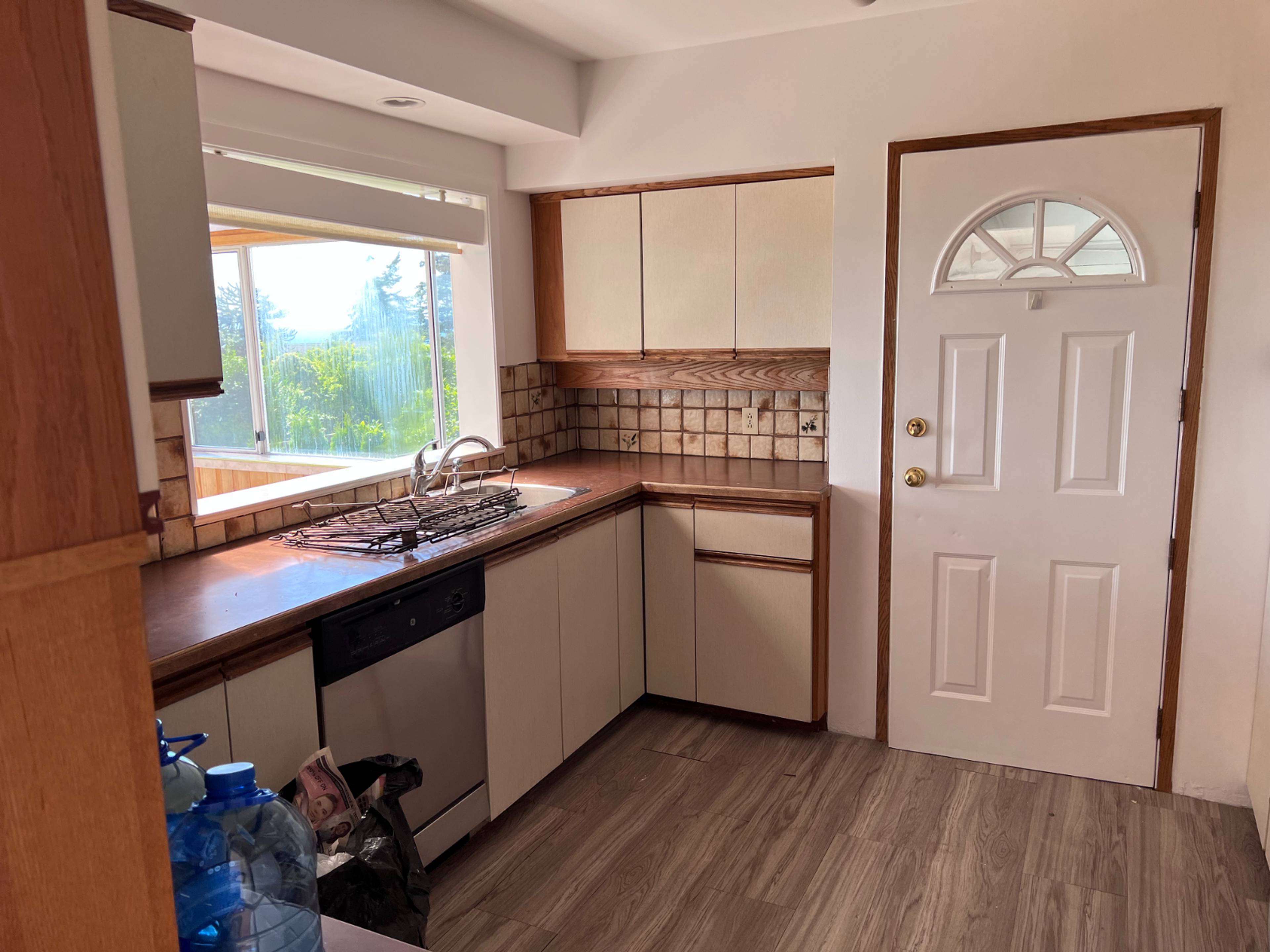 14274 Magdalen Ave, White Rock, BC 3 Bedroom House for Rent liv.rent