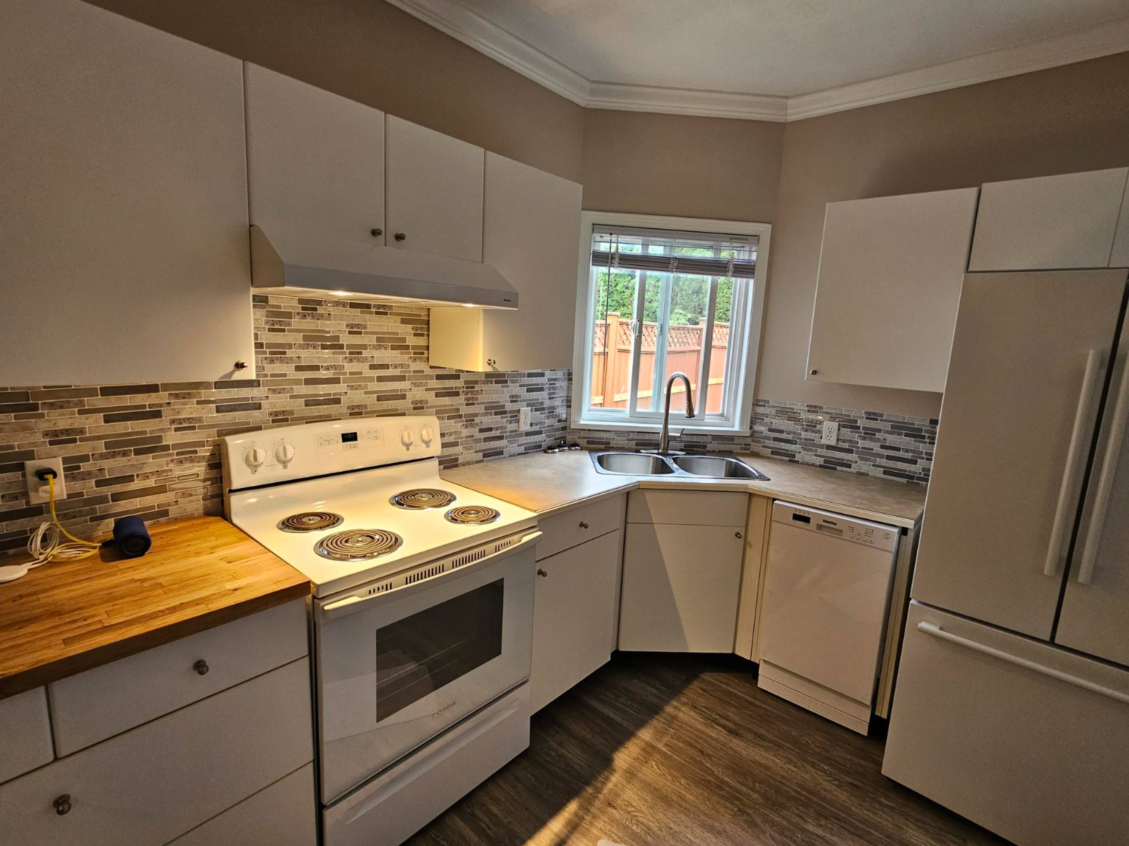 115 Ave, Maple Ridge, BC 2 Bedroom Room for Rent liv.rent