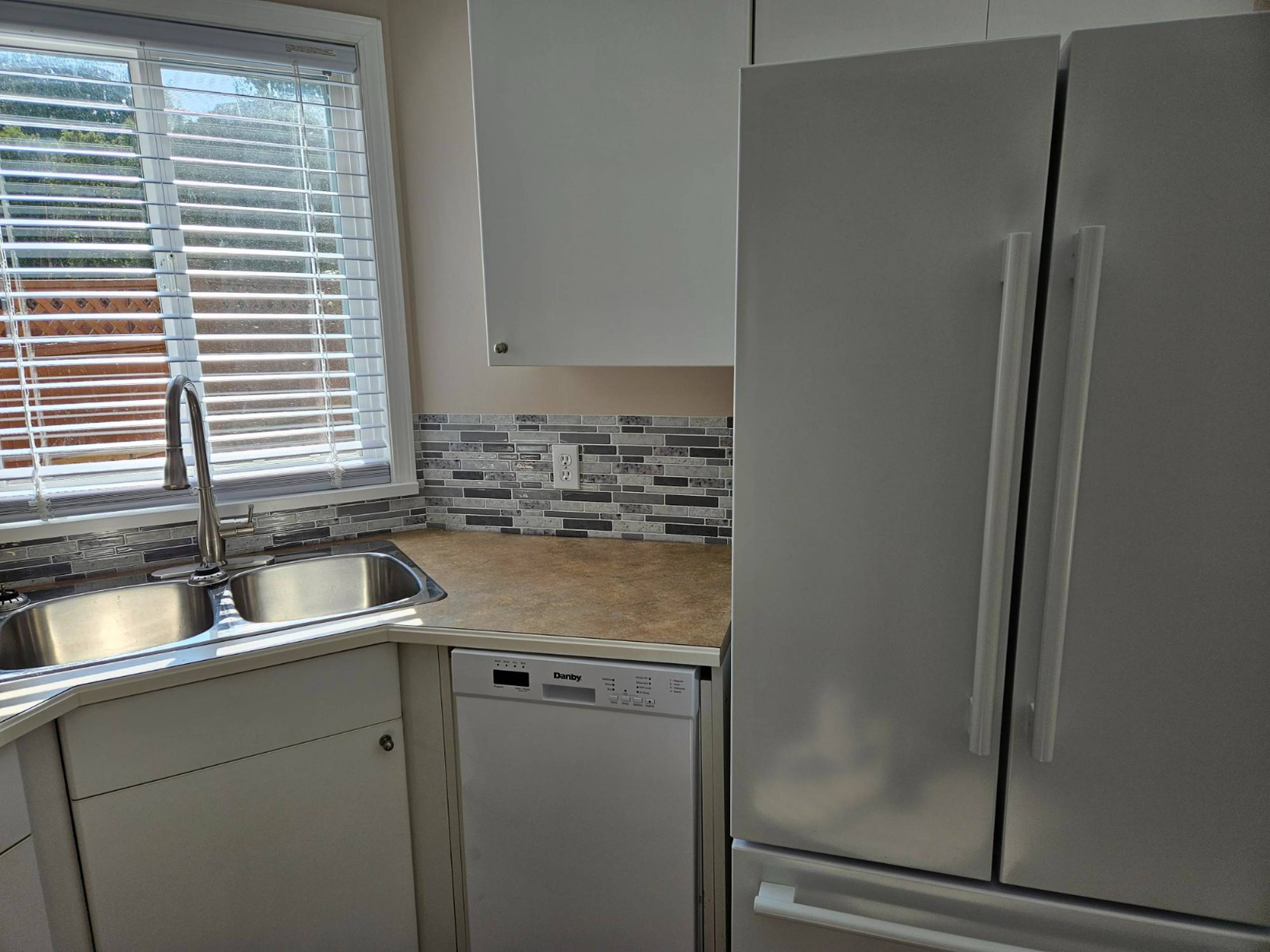 115 Ave, Maple Ridge, BC 2 Bedroom Room for Rent liv.rent