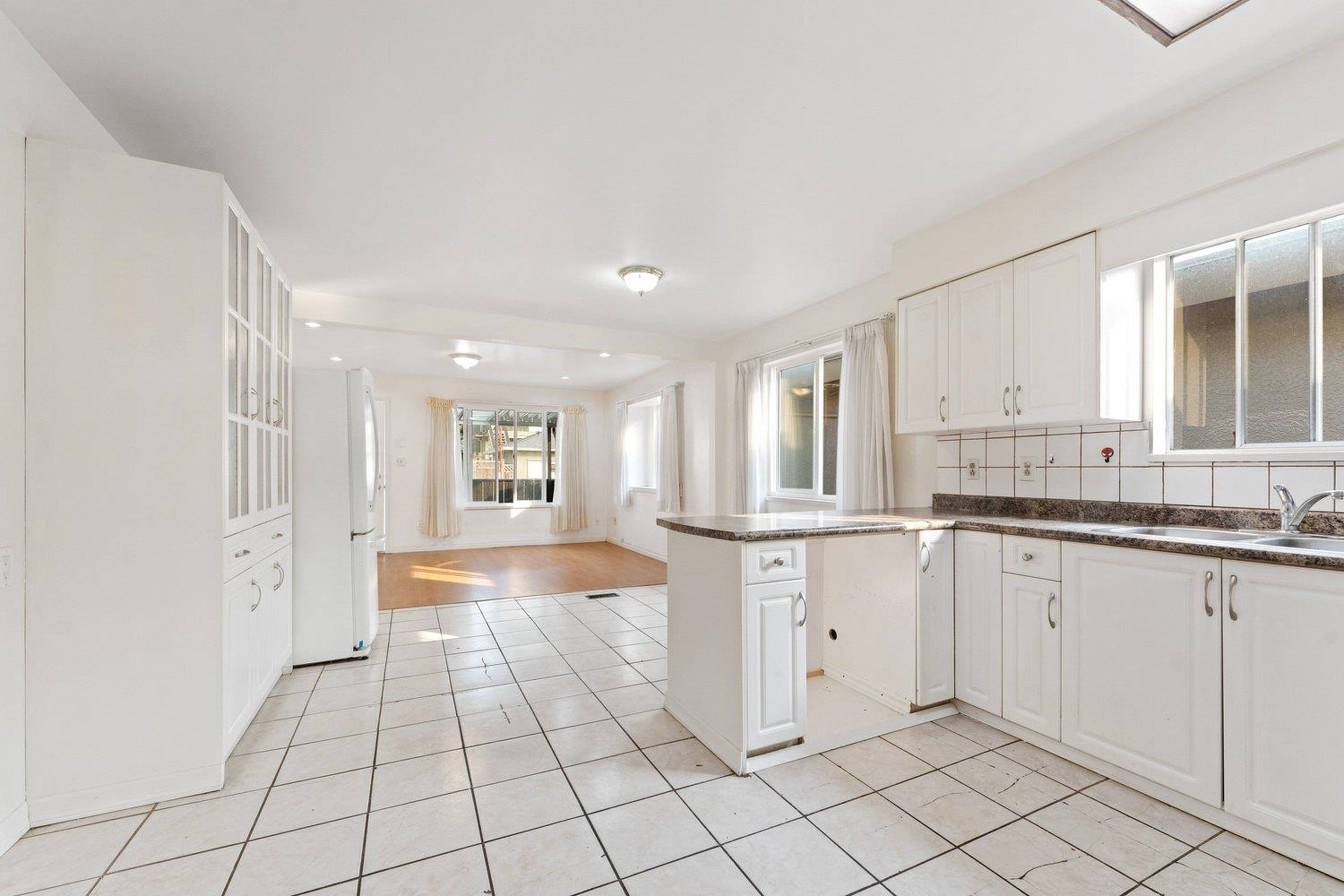 1045 E 63rd Ave, Vancouver, BC 4 Bedroom Room for Rent liv.rent