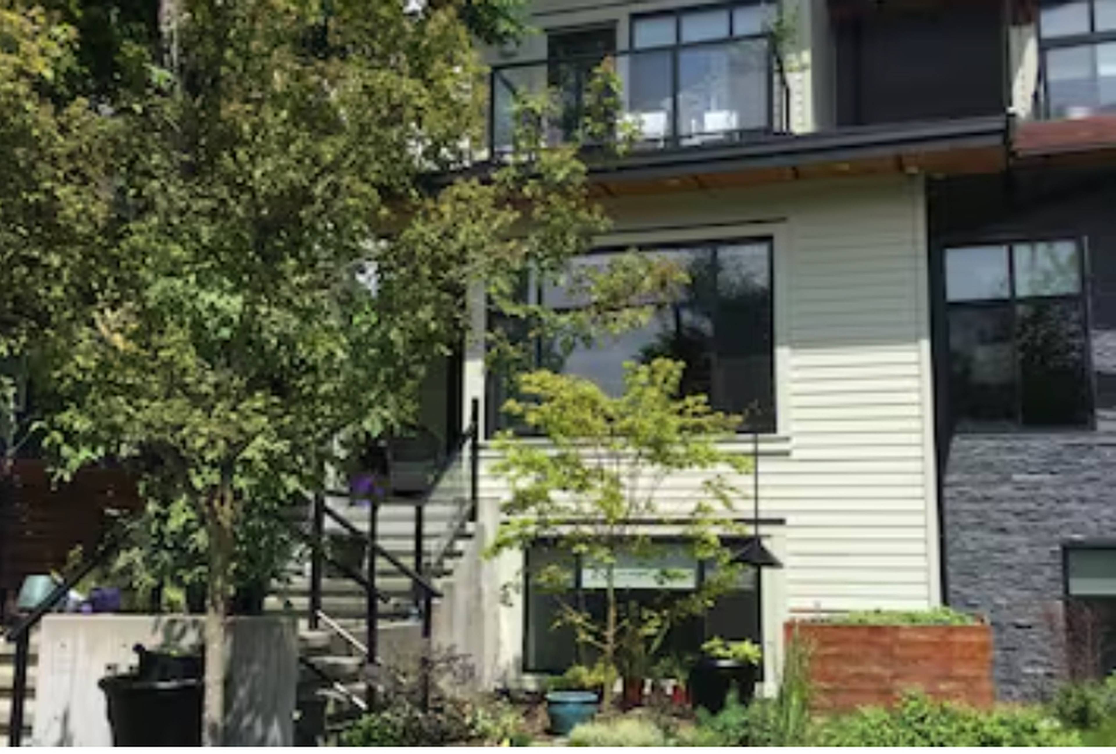 358 11th St E, North Vancouver, BC 2 Bedroom Apartment for Rent liv