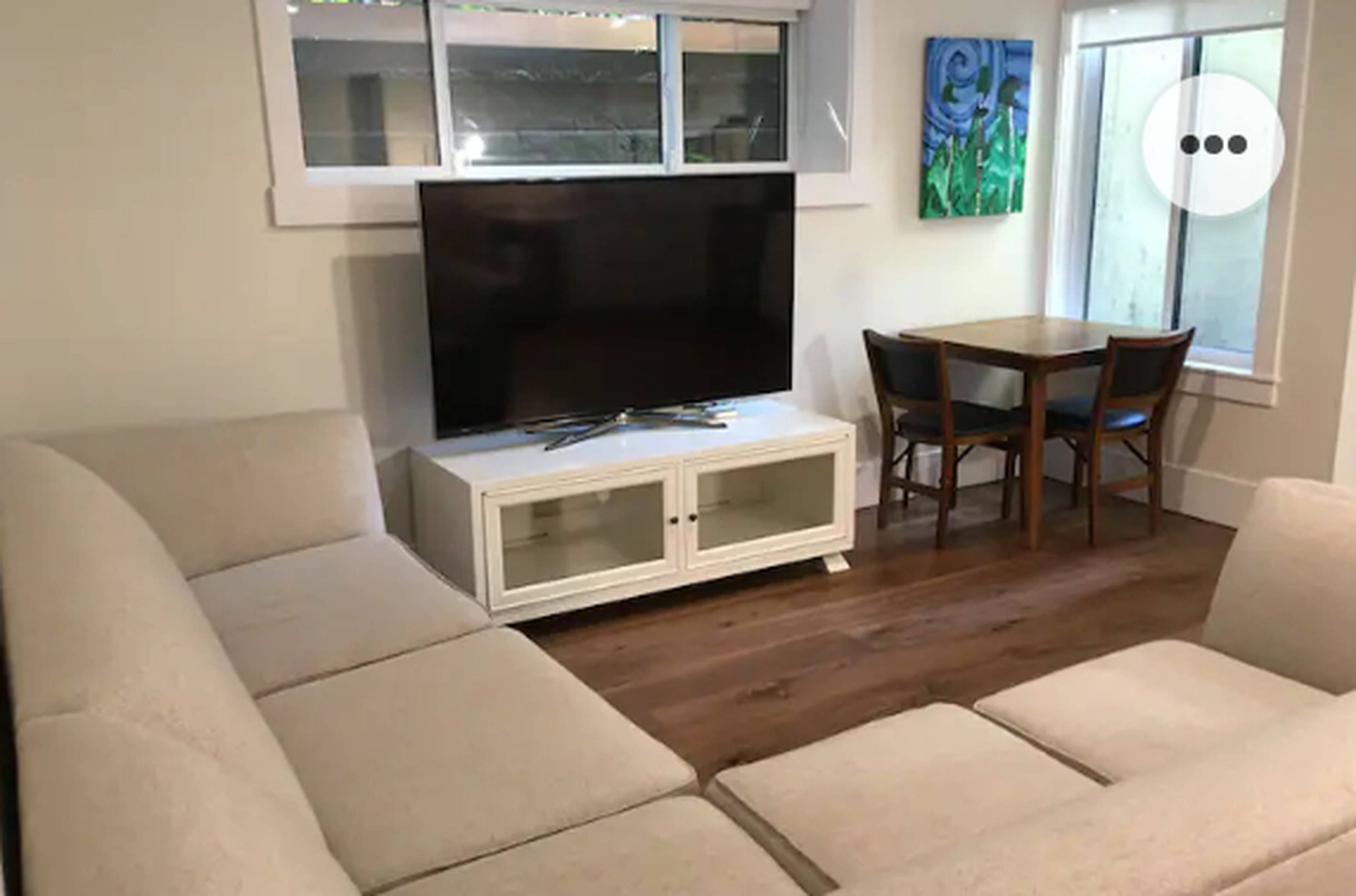 358 11th St E, North Vancouver, BC 2 Bedroom Apartment for Rent liv.rent